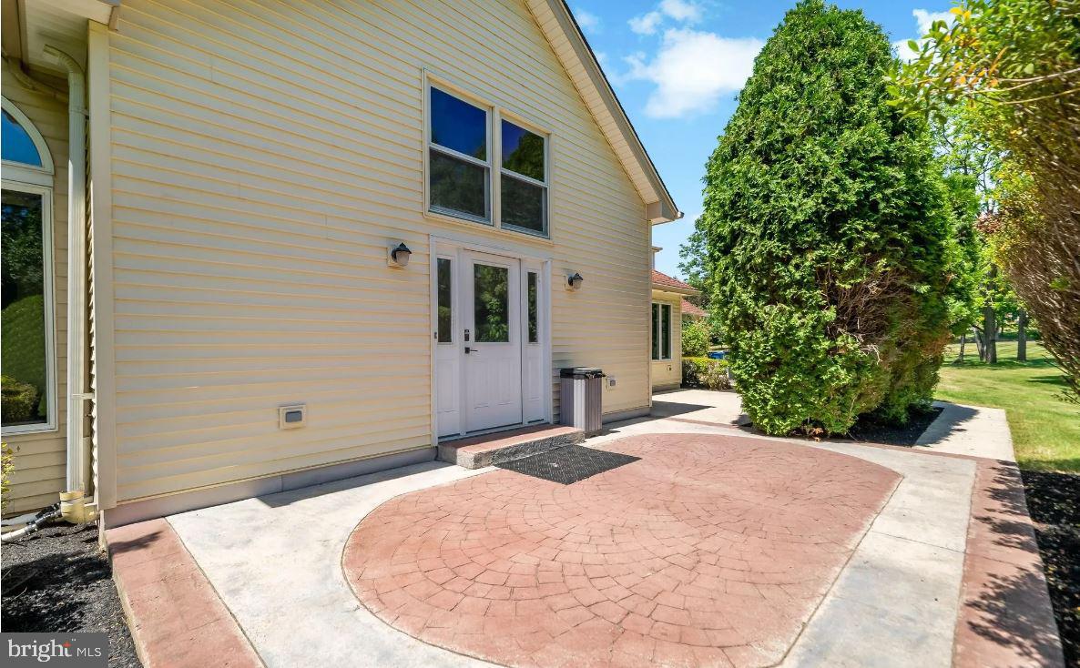 GWYNEDD KNOLL - Residential Lease