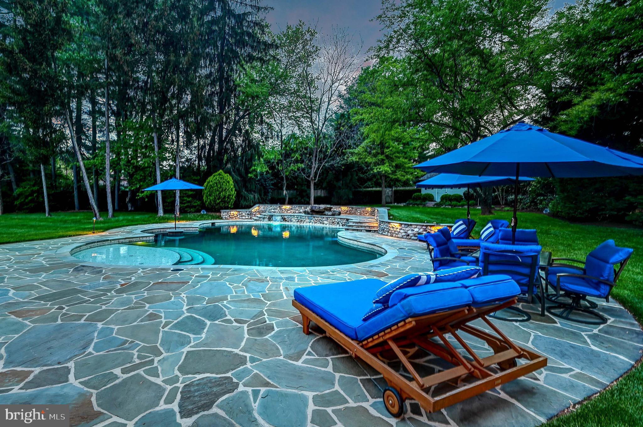 FALLS ROAD CORRIDOR - Residential