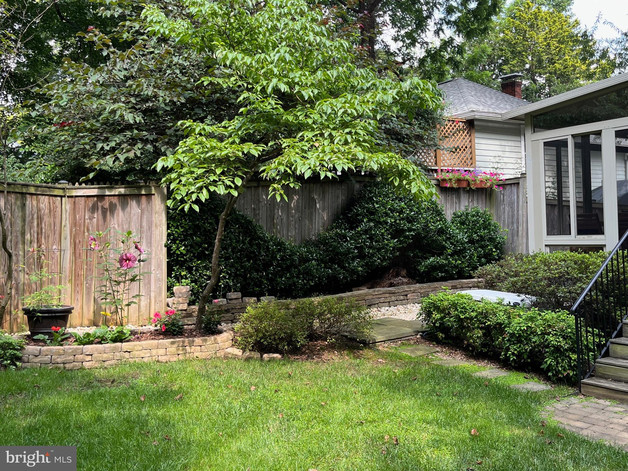 412 SILVER SPRING AVENUE