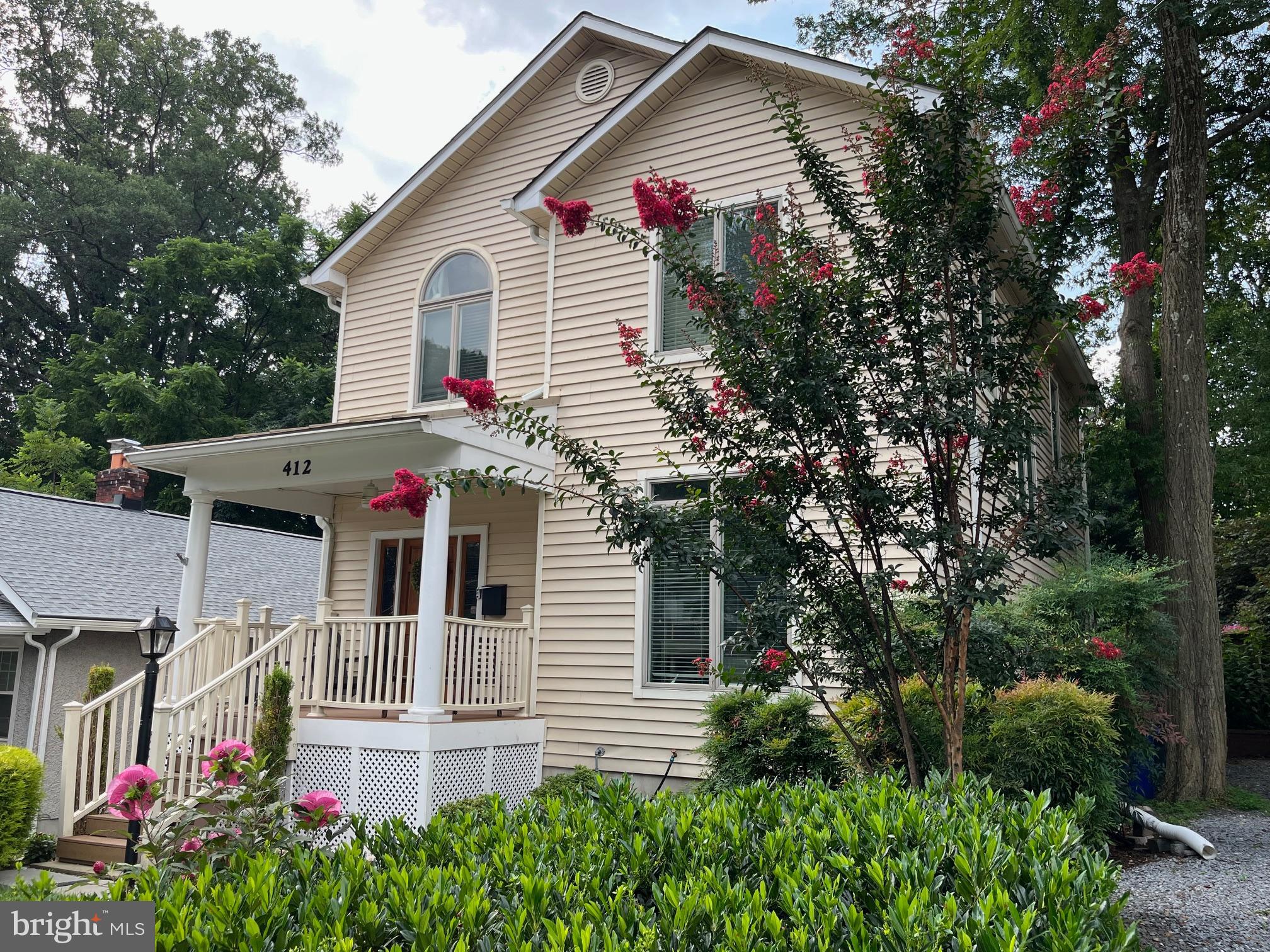 412 SILVER SPRING AVENUE