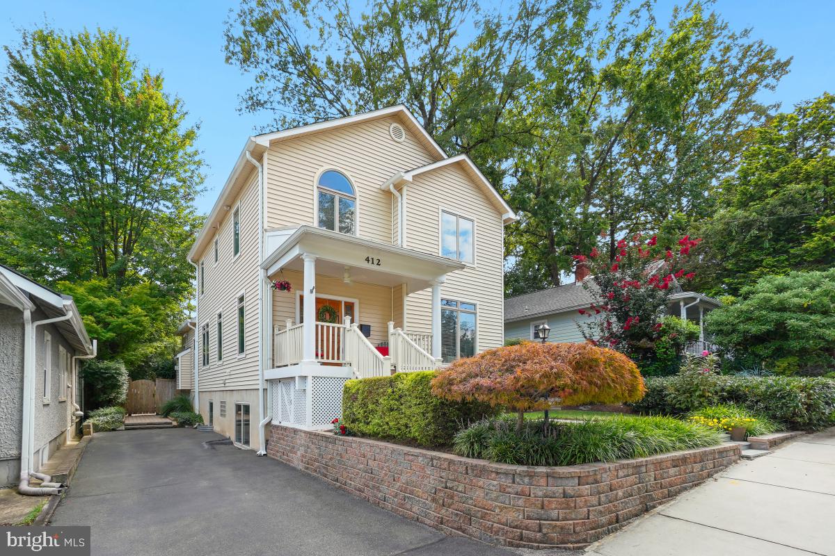 412 SILVER SPRING AVENUE