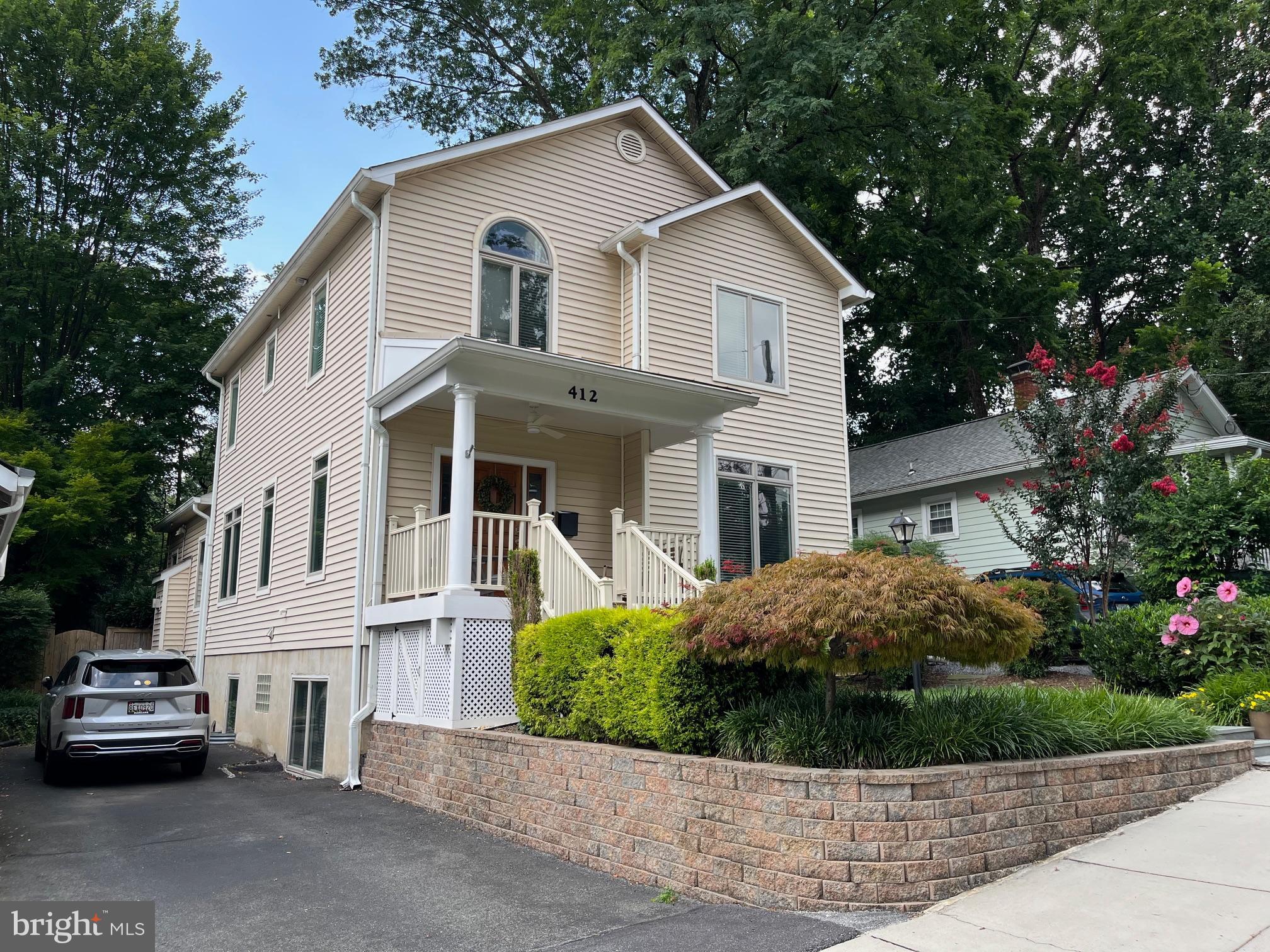 412 SILVER SPRING AVENUE