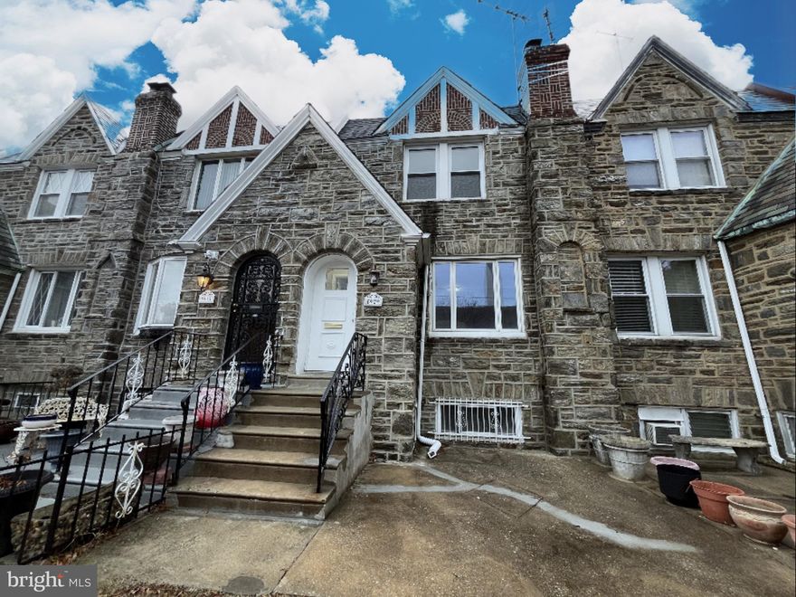 Welcome to this exquisite two-story front home, featuring a front patio. The showcases a spacious living room dining room and kitchen. The upper level a main bedroom with a three-piece bath. Down the hall, you will find two additional bedrooms and a hall bath, with ample closet space throughout. The full unfinished basement offers walkout access to the rear garage and driveway. This property is conveniently located close to local shopping, and just minutes away major highways.