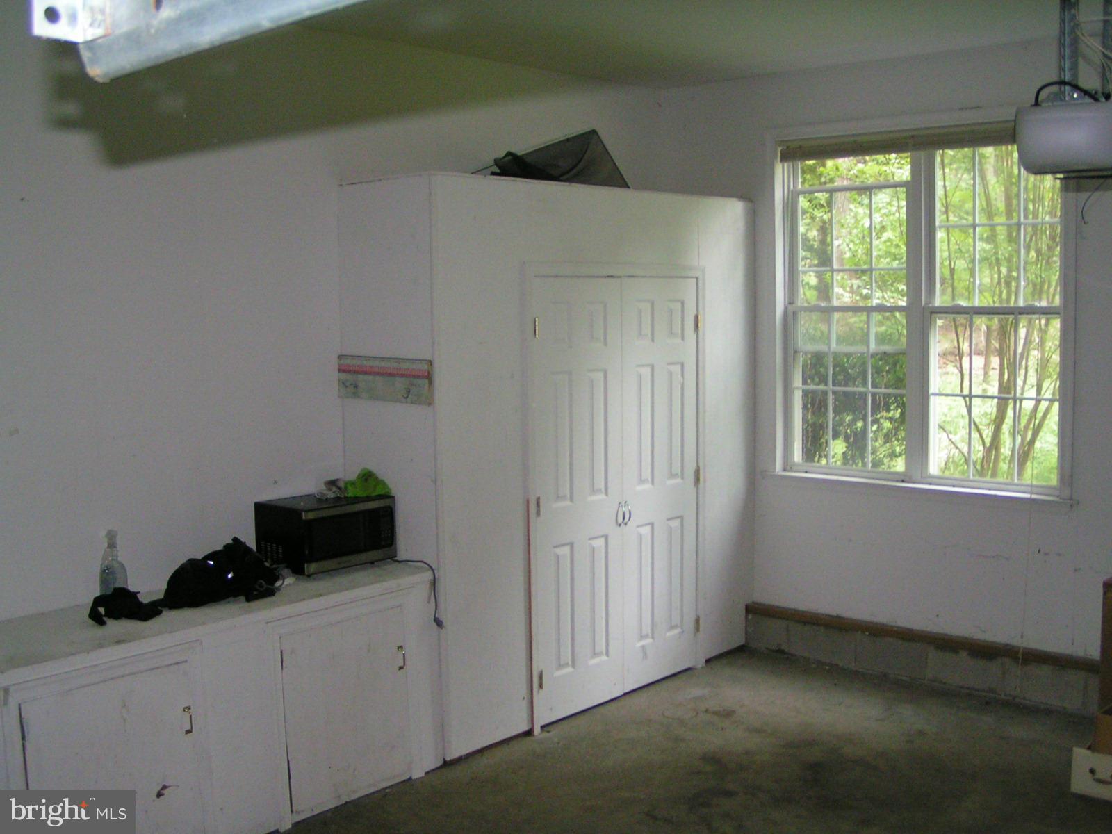 ESPERANZA FARMS - Residential Lease