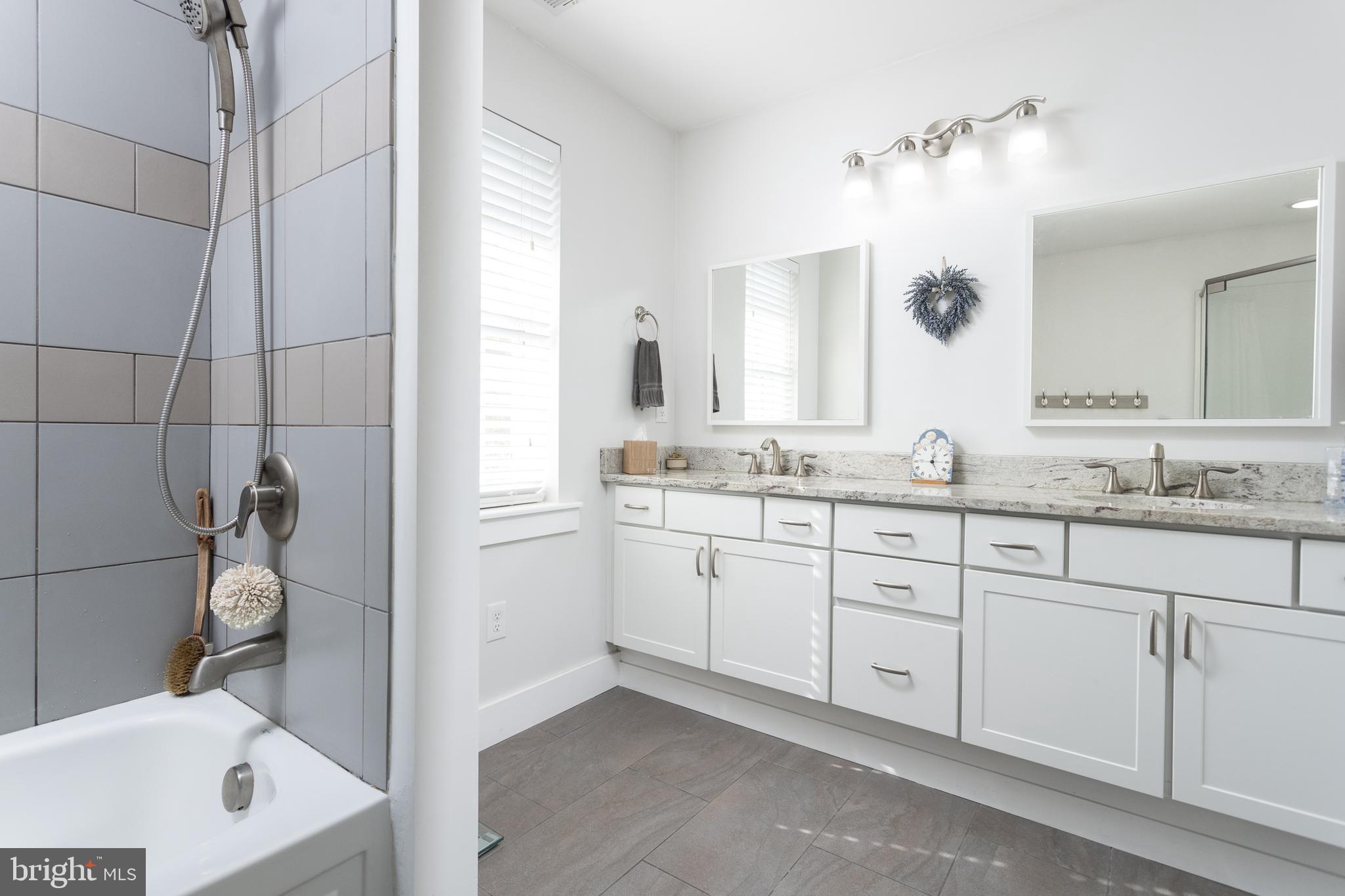 OLIVER BEACH - Residential