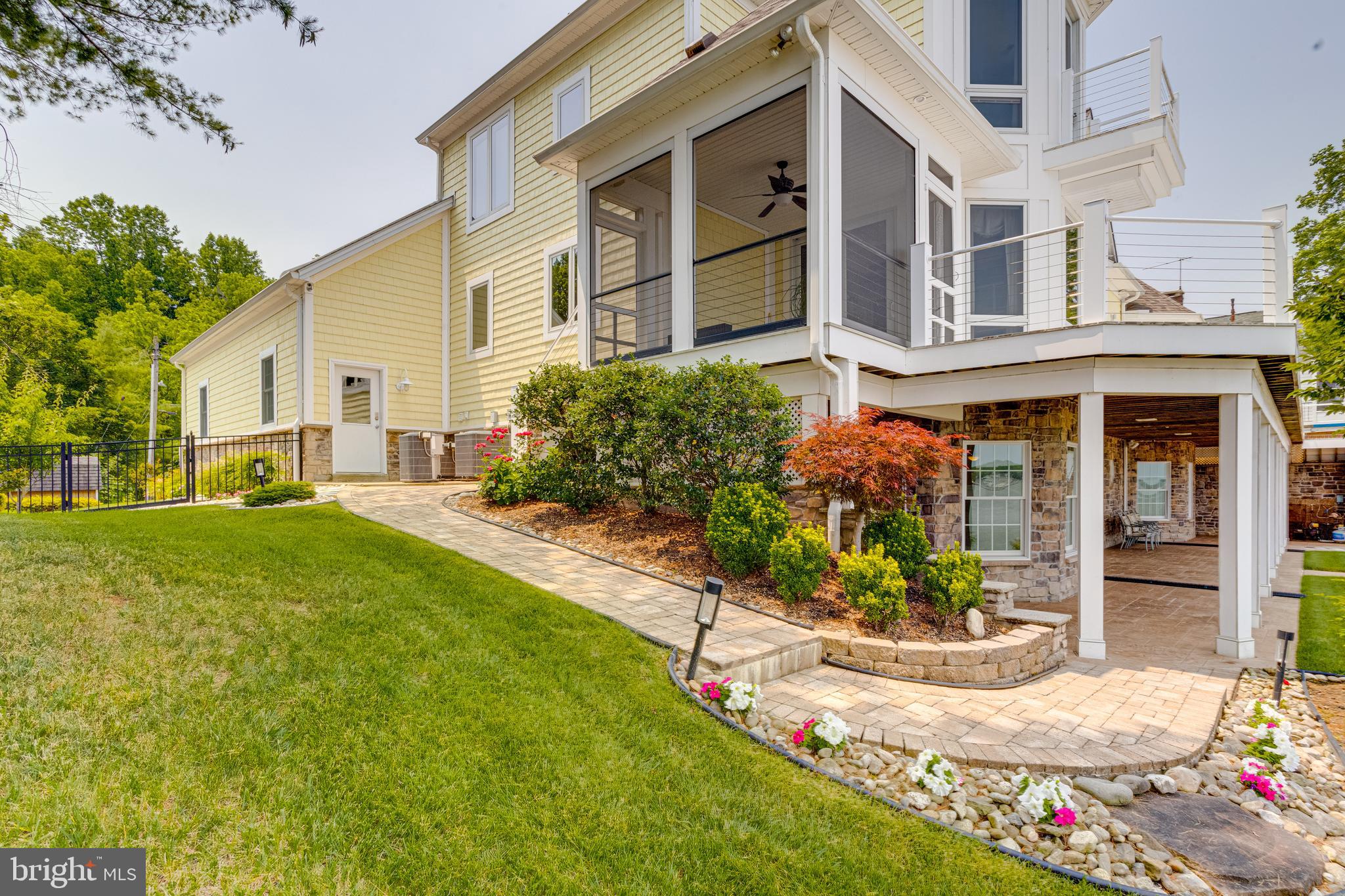 ROCKAWAY BEACH - Residential