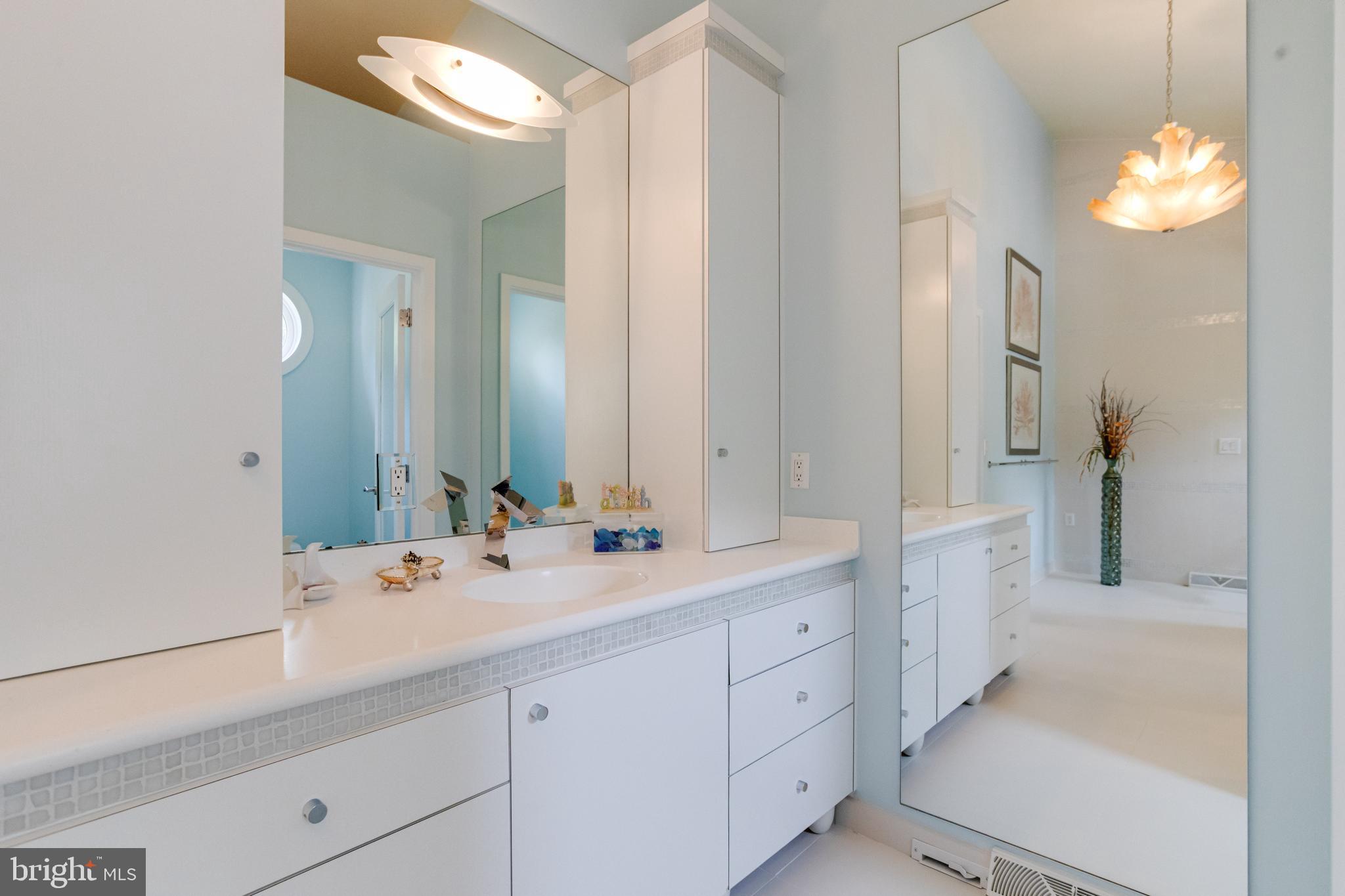 ROCKAWAY BEACH - Residential