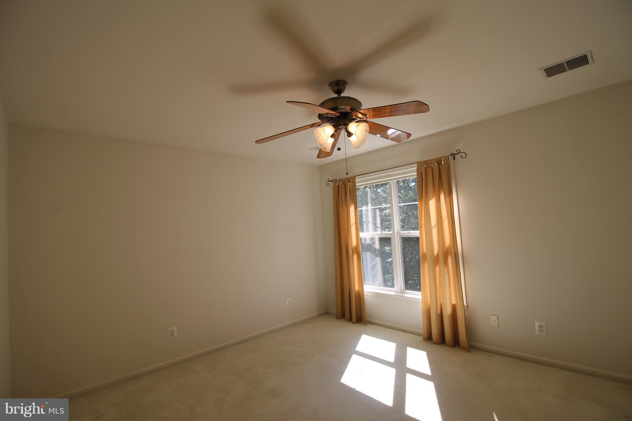 SIGNATURE AT BROADLANDS - Residential Lease