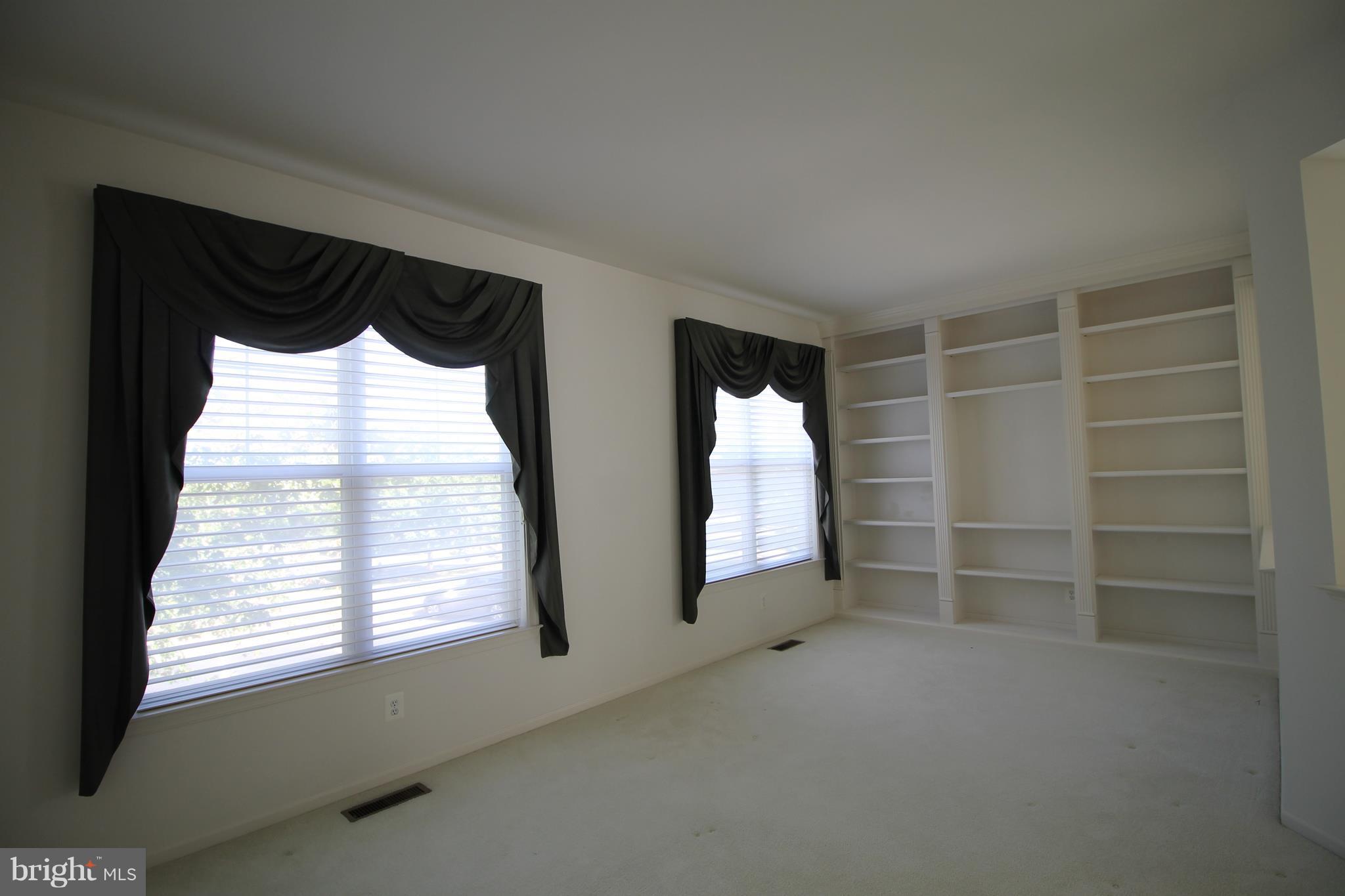 SIGNATURE AT BROADLANDS - Residential Lease