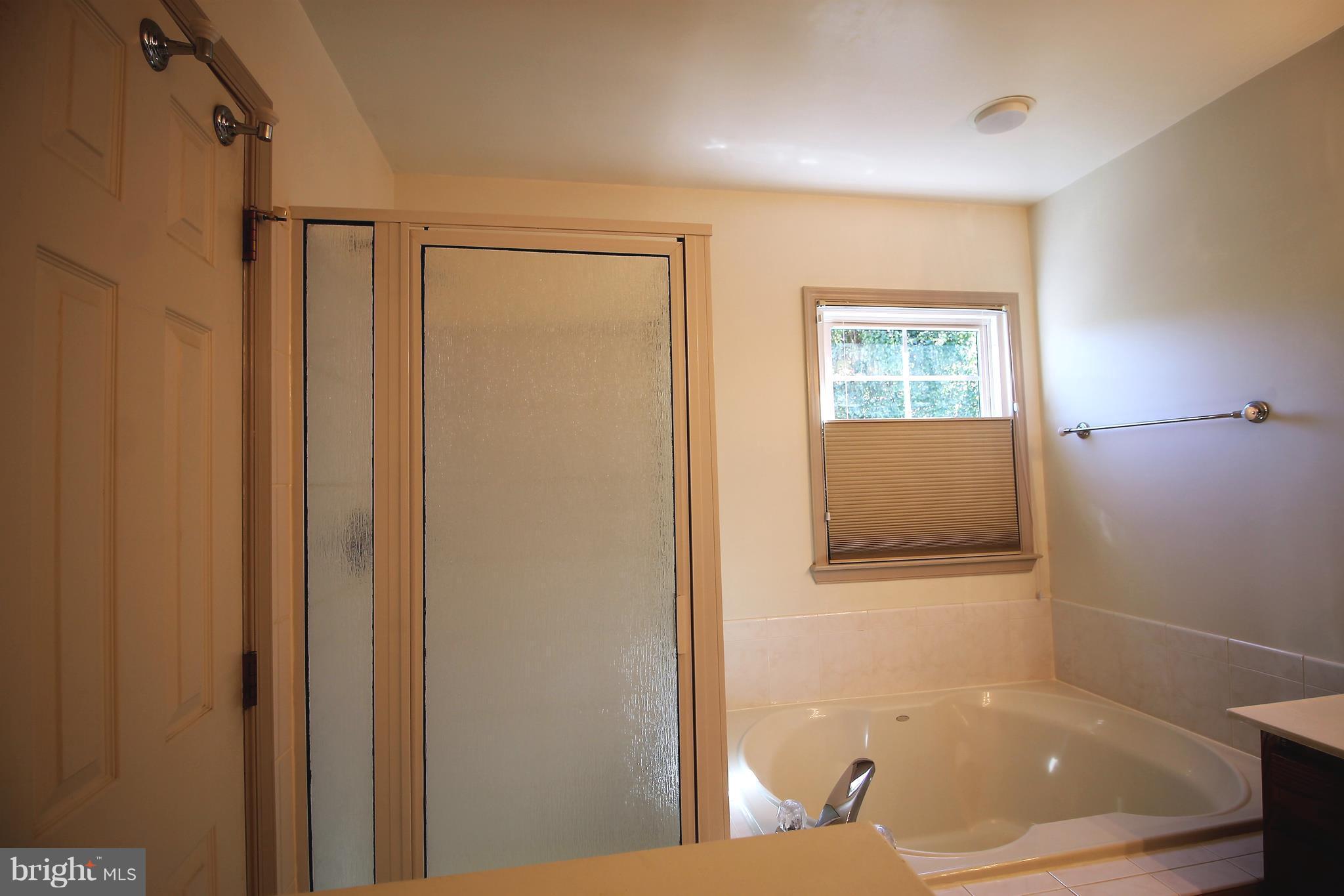 SIGNATURE AT BROADLANDS - Residential Lease