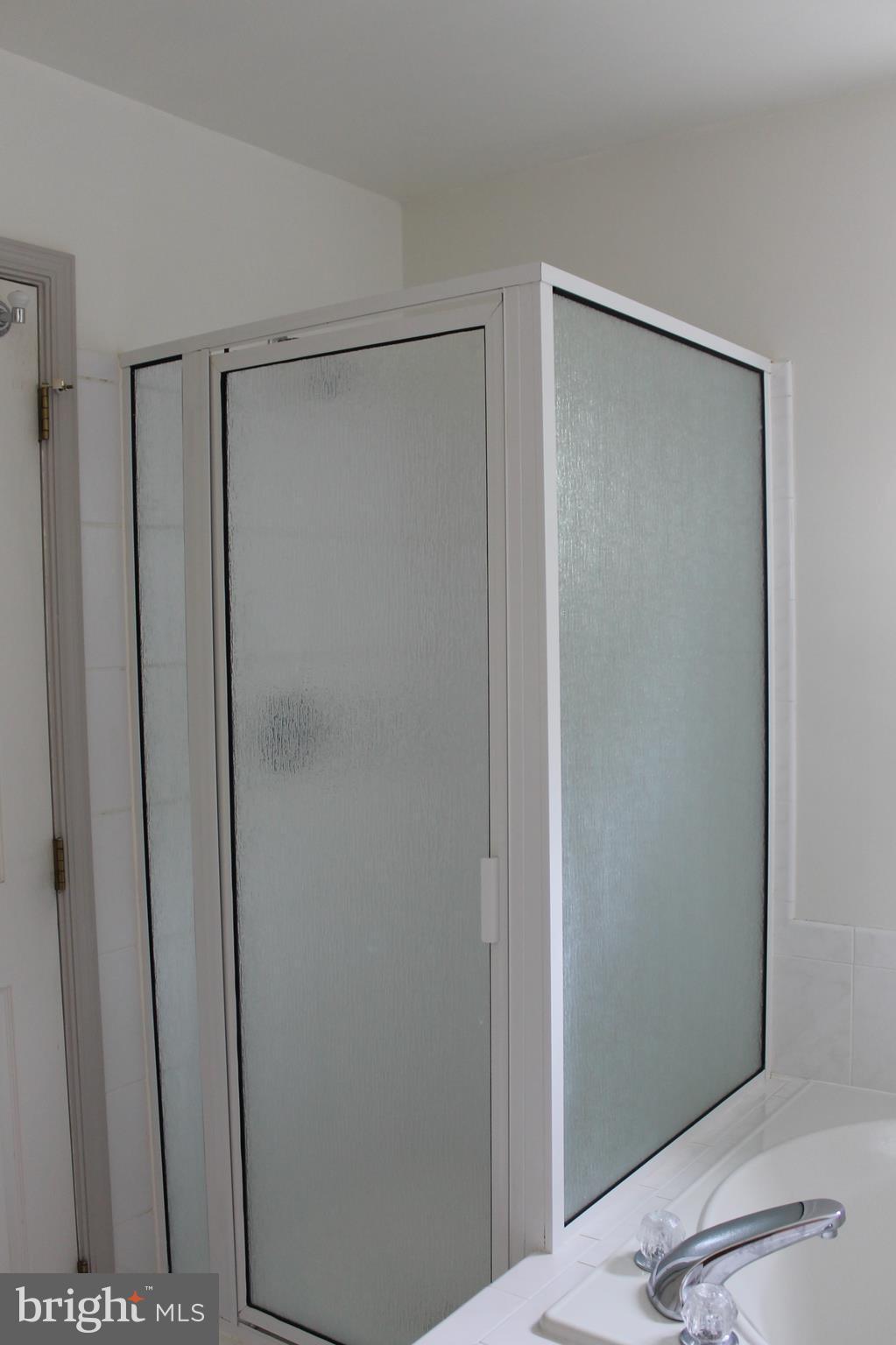 SIGNATURE AT BROADLANDS - Residential Lease