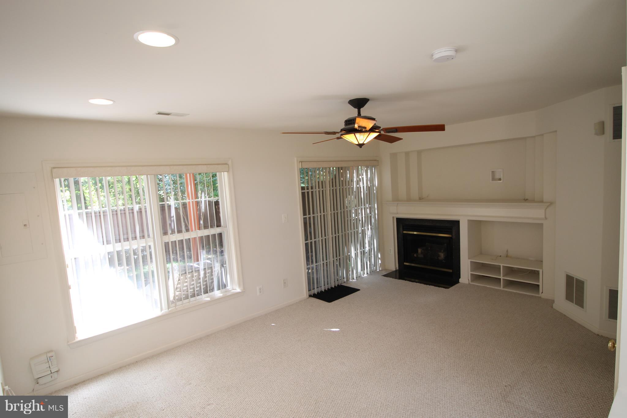 SIGNATURE AT BROADLANDS - Residential Lease