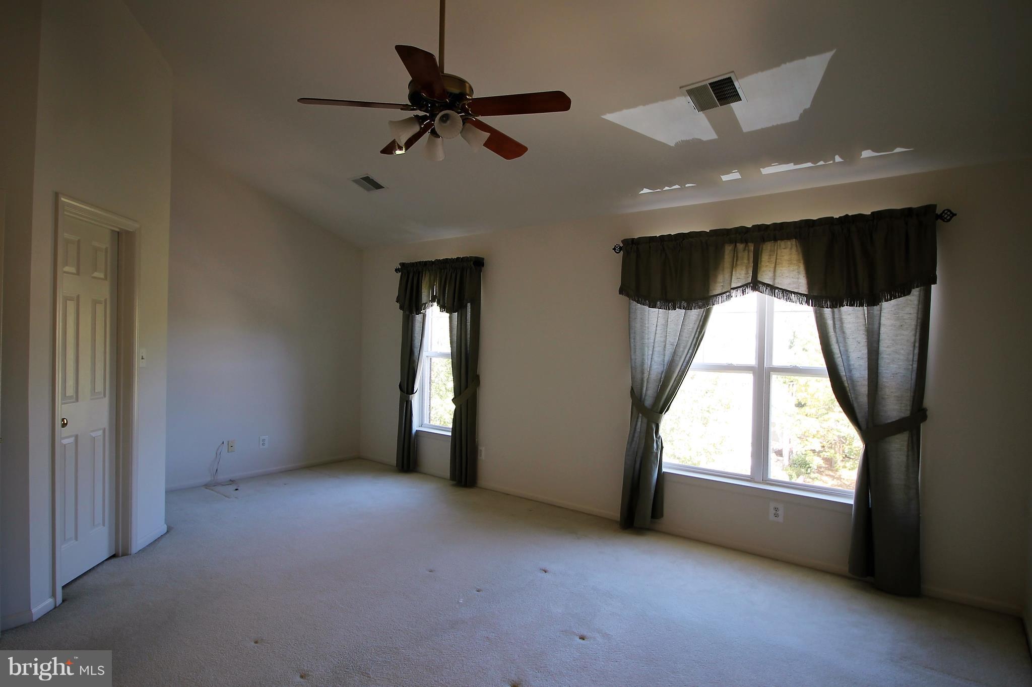 SIGNATURE AT BROADLANDS - Residential Lease