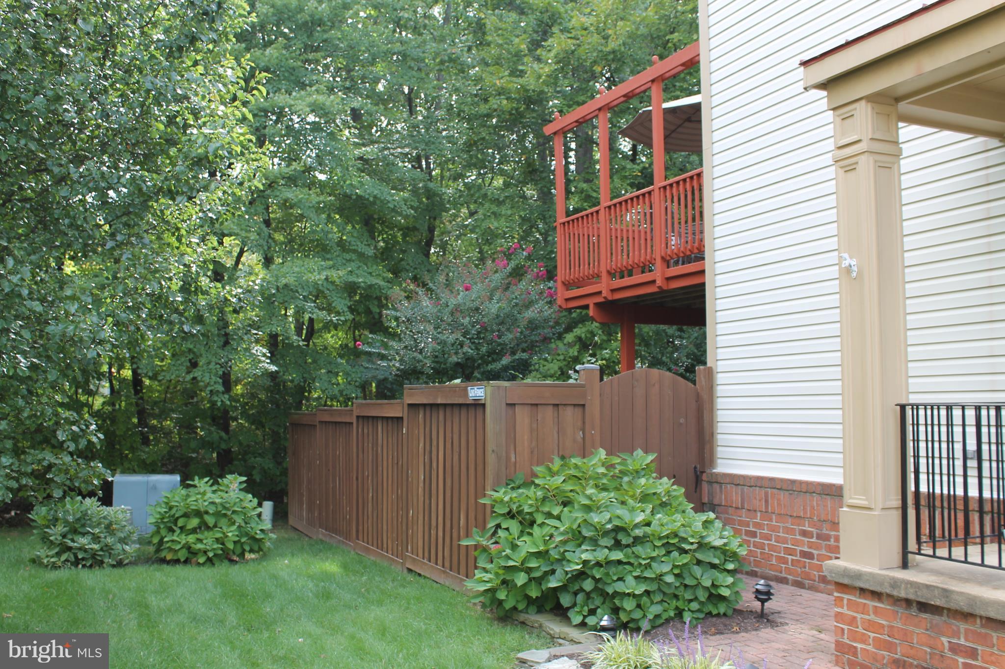 SIGNATURE AT BROADLANDS - Residential Lease