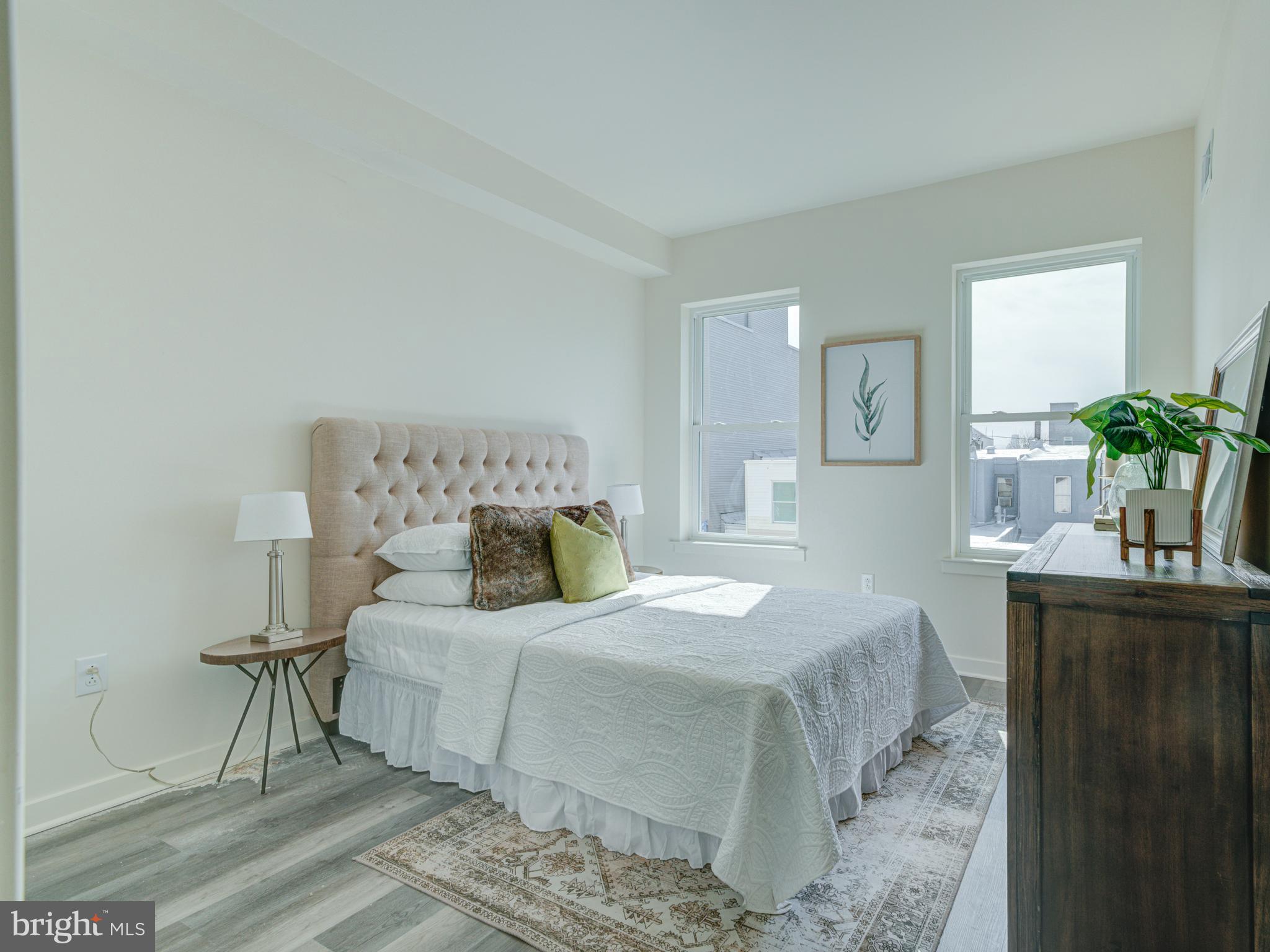 PORT RICHMOND - Residential
