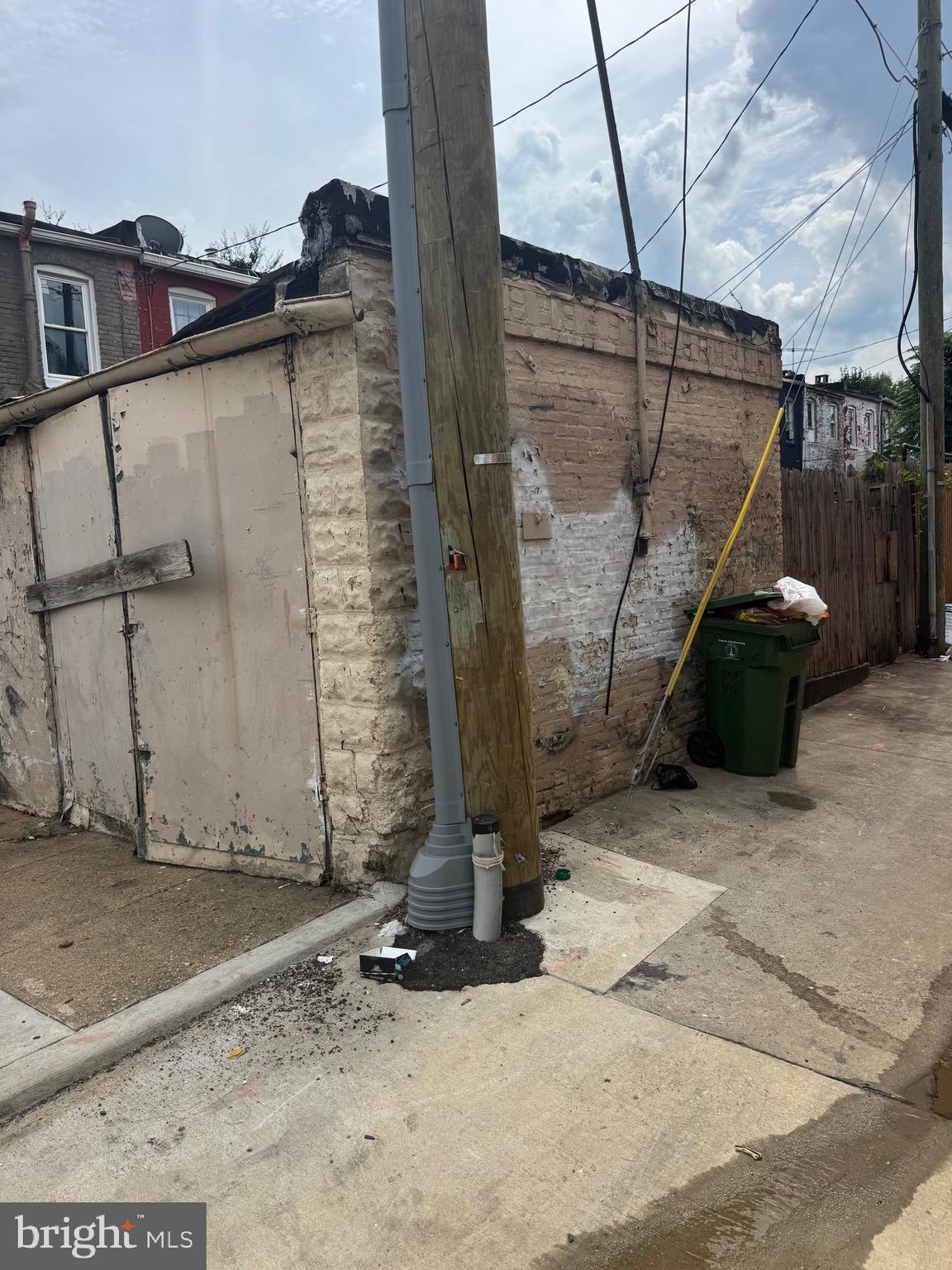 2400 WILKENS AVENUE