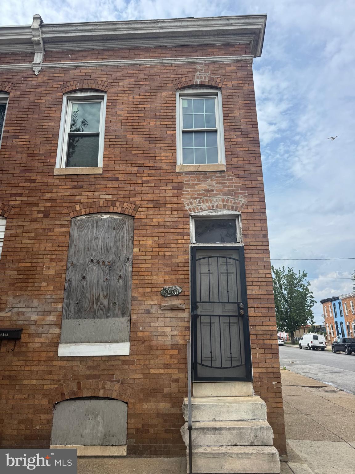 2400 WILKENS AVENUE