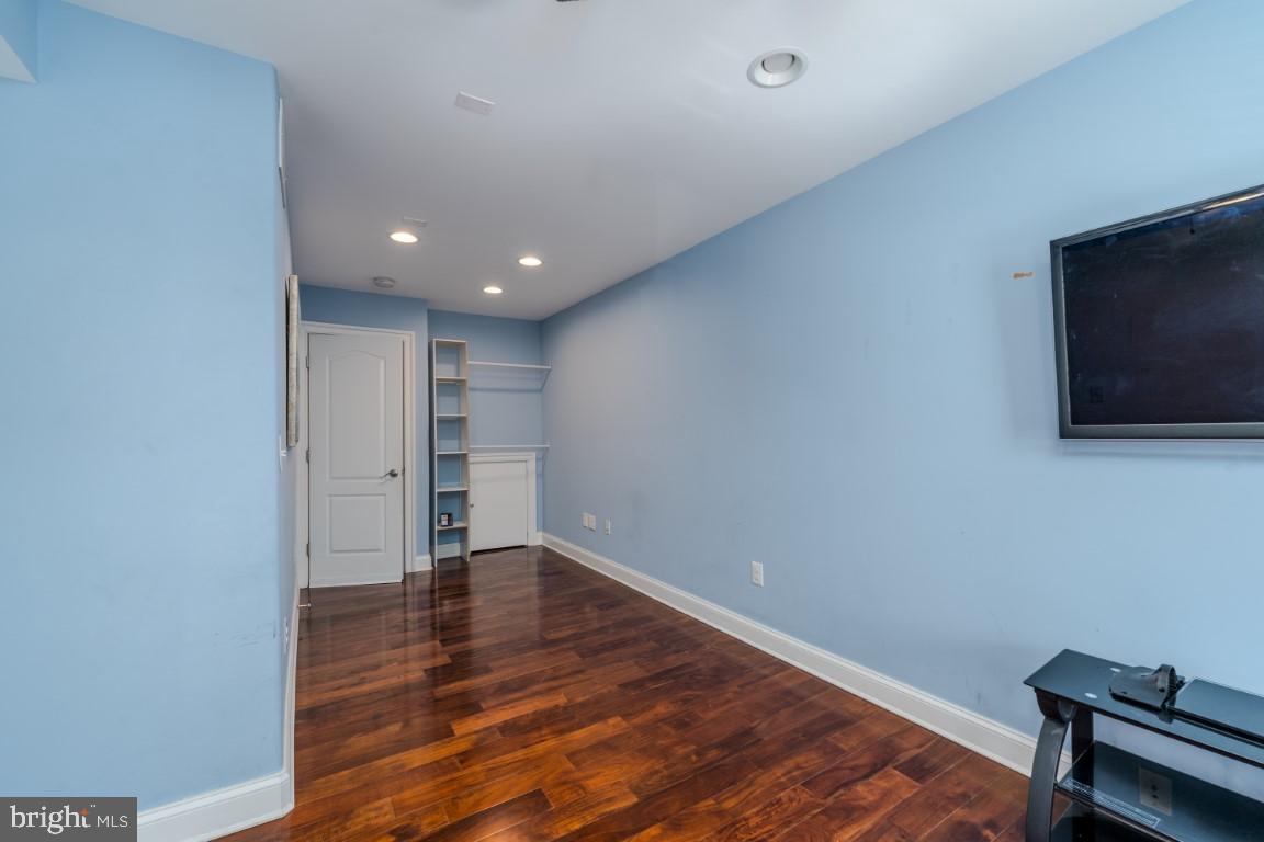 LITTLE ITALY - Residential Lease