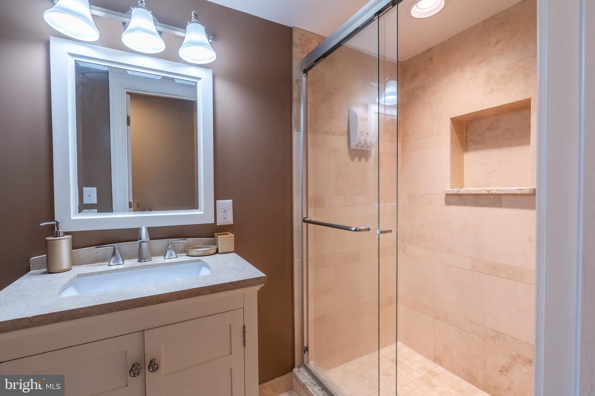 LITTLE ITALY - Residential Lease