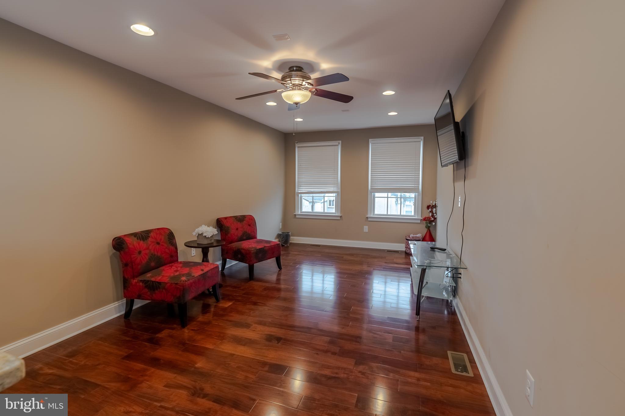 LITTLE ITALY - Residential Lease