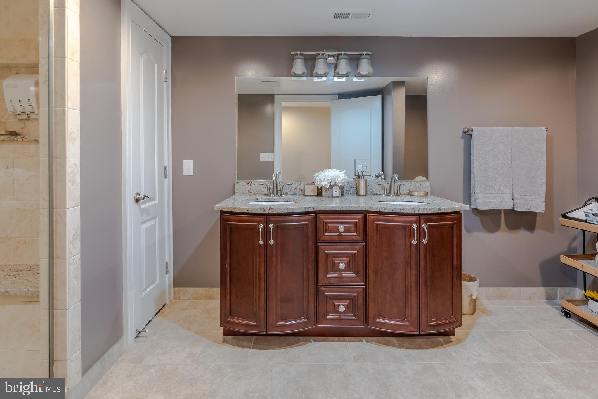 LITTLE ITALY - Residential Lease