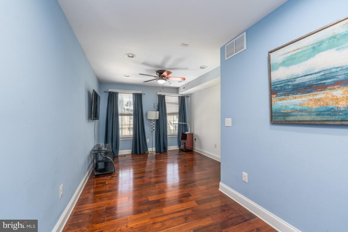 LITTLE ITALY - Residential Lease