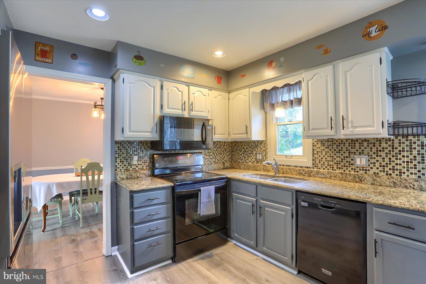 DEIMLER MANOR - Residential