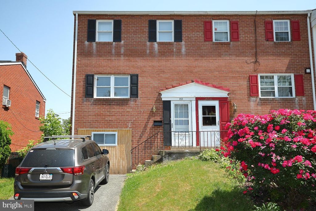 Photo of 852 HILTON DR, LANCASTER, PA 17603 (MLS # PALA2035842)