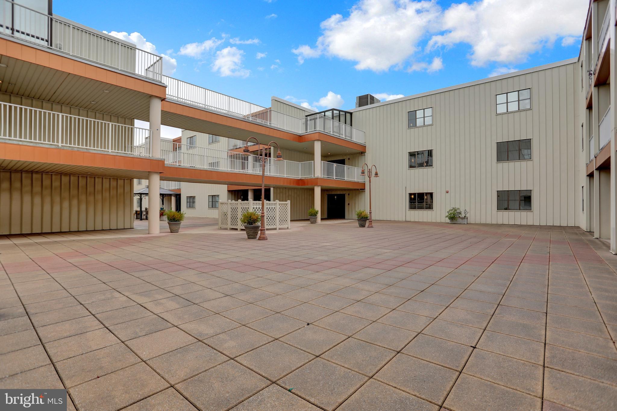 LIGHTHOUSE POINT EAST - Residential