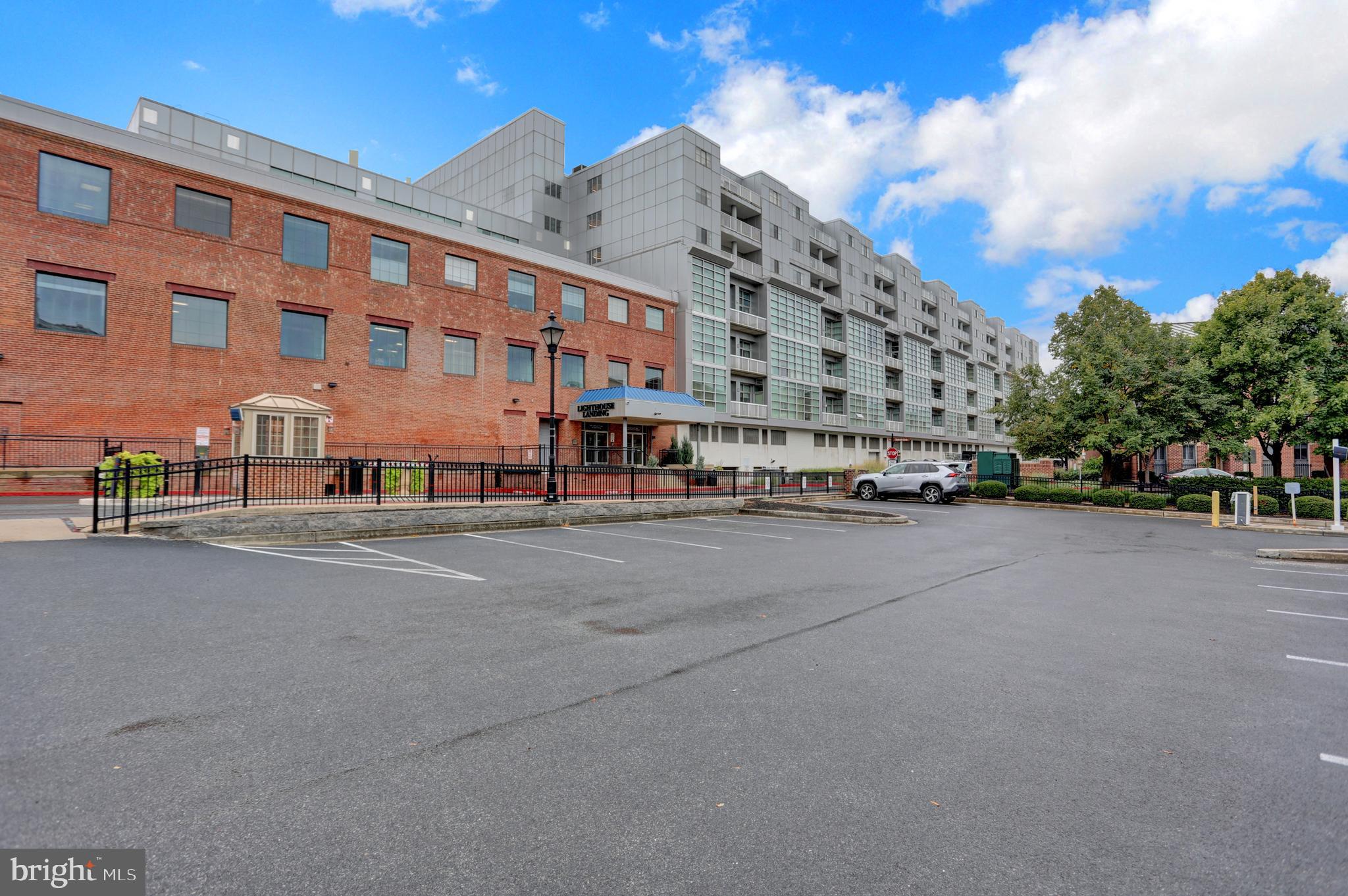 LIGHTHOUSE POINT EAST - Residential