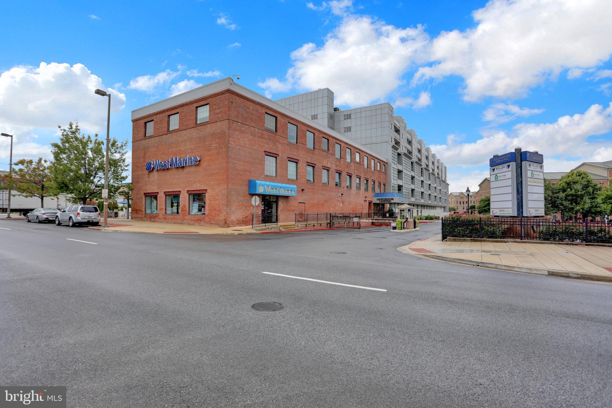 LIGHTHOUSE POINT EAST - Residential