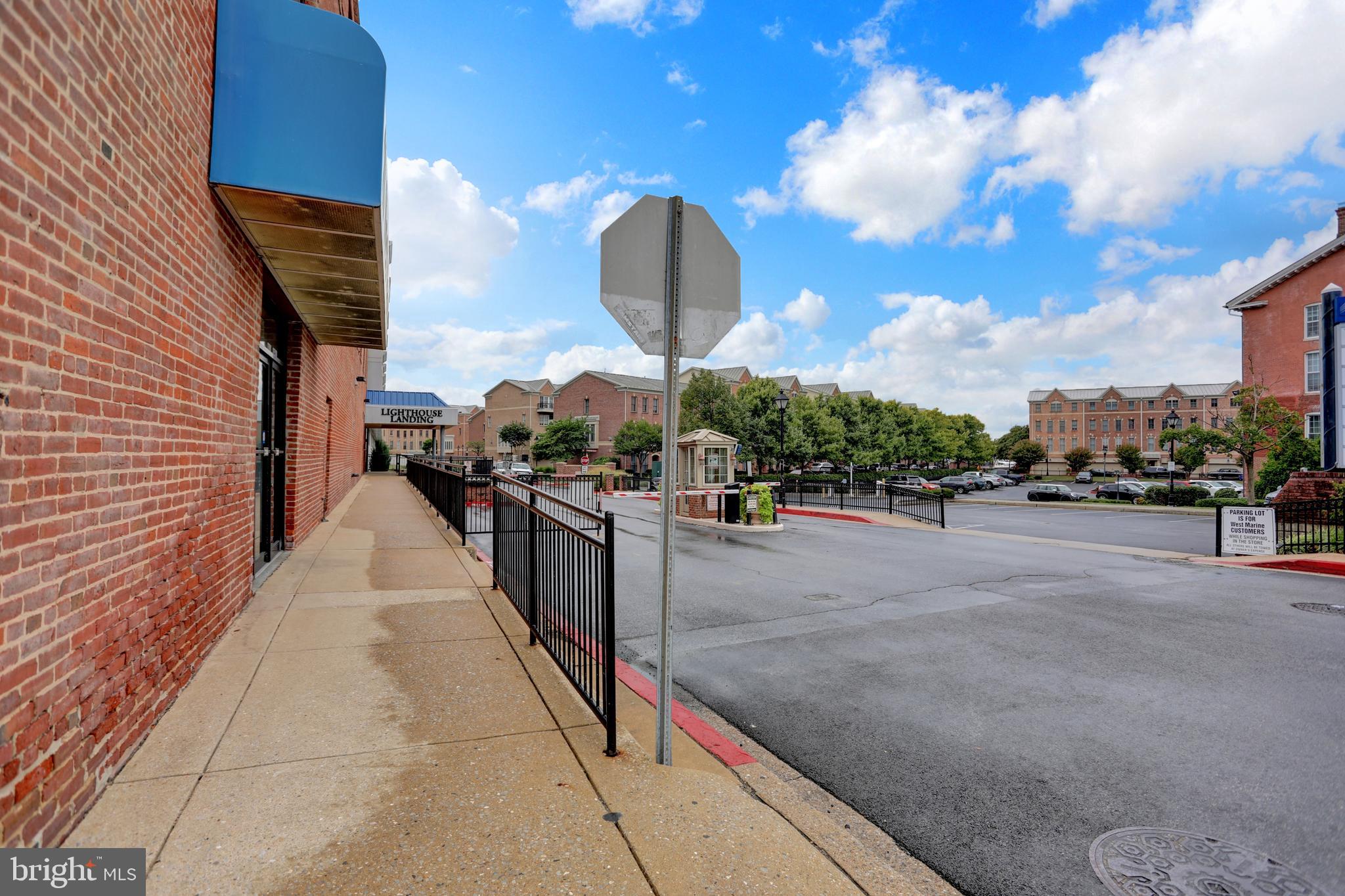 LIGHTHOUSE POINT EAST - Residential