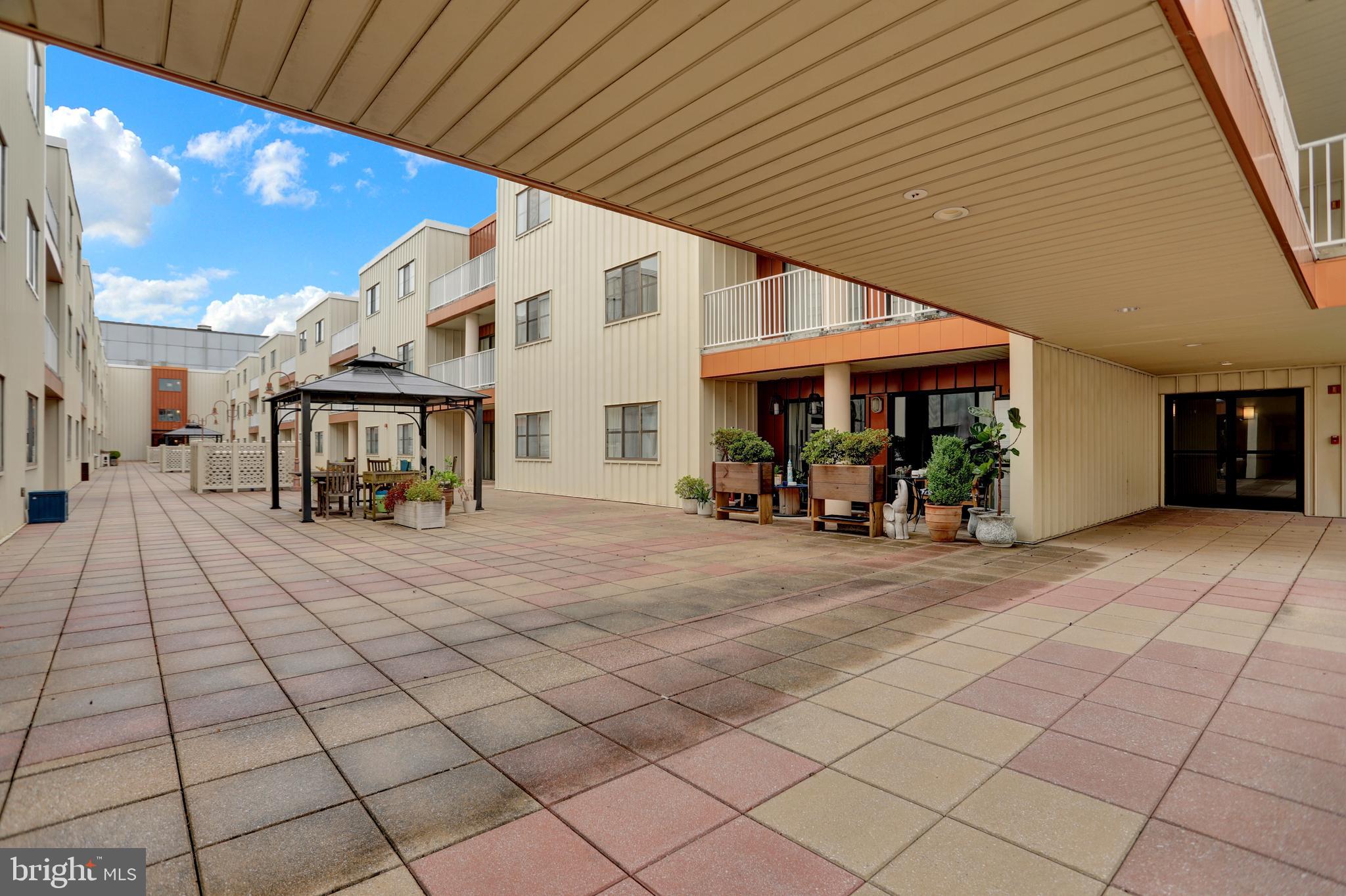 LIGHTHOUSE POINT EAST - Residential