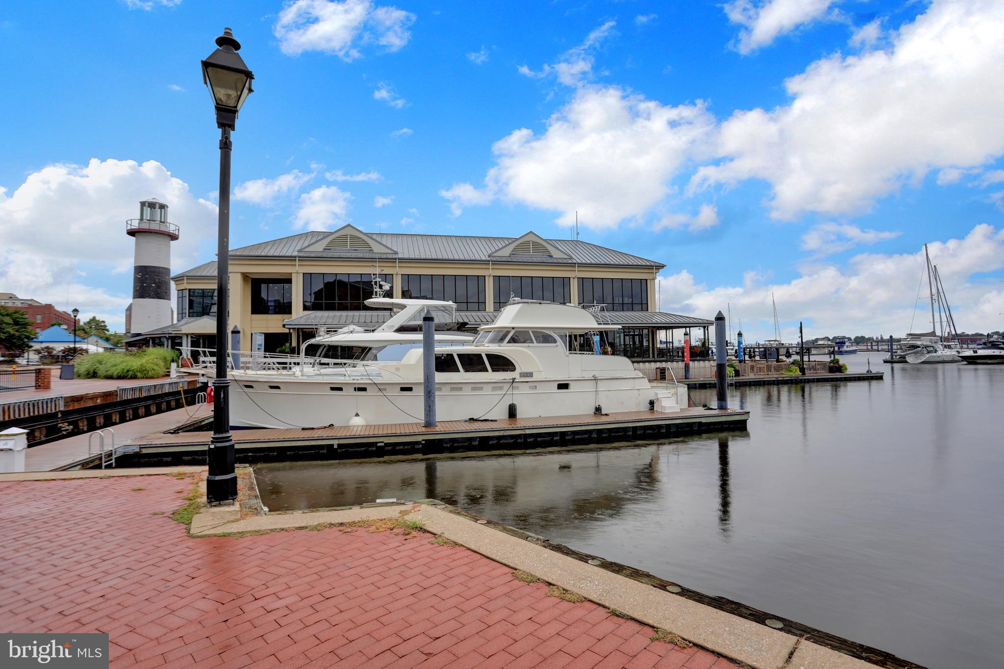LIGHTHOUSE POINT EAST - Residential