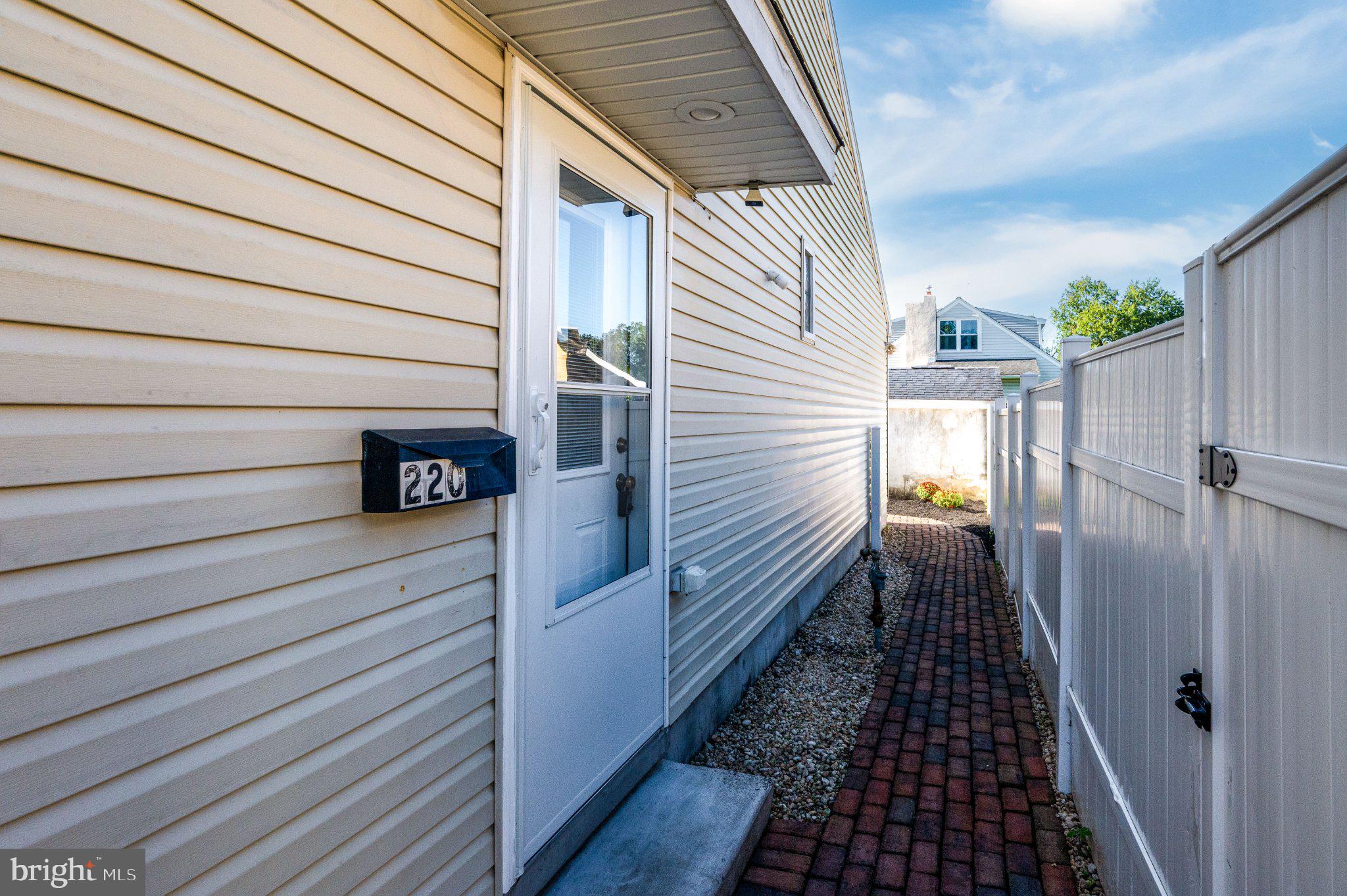 220 WOODLAND AVENUE