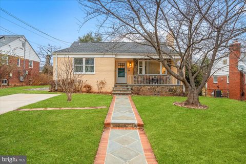 Photo of 2213 Darrow Street, SILVER SPRING, MD 20902 (MLS # MDMC2212082)