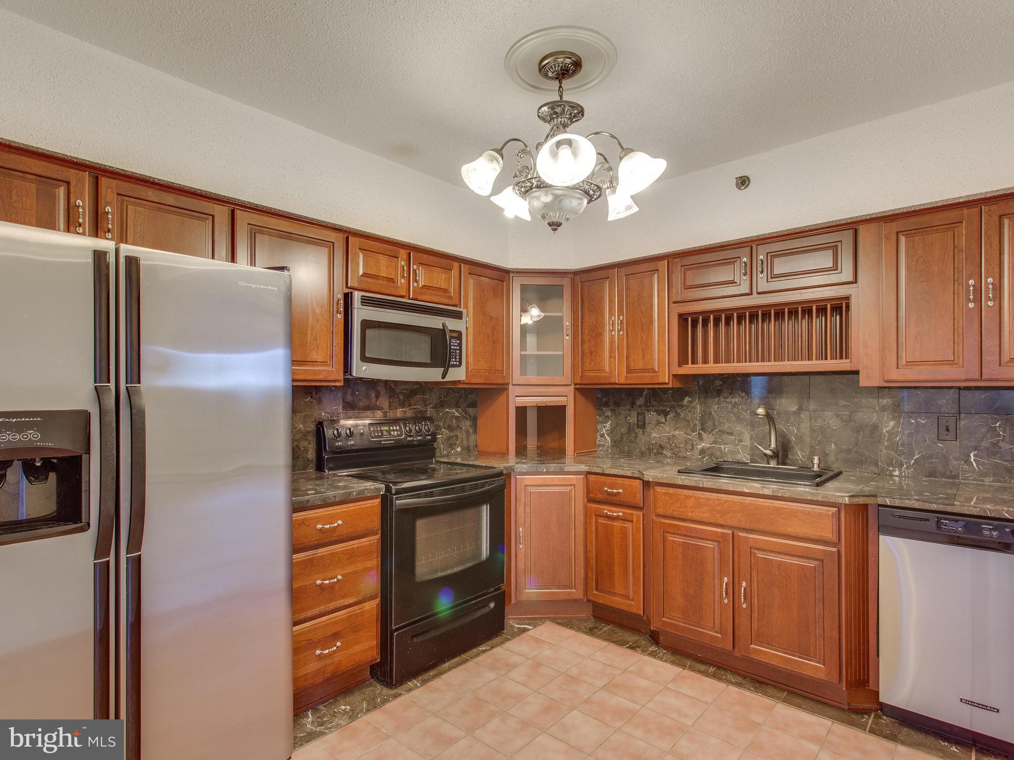 SKYLINE SQUARE CONDO - Residential Lease