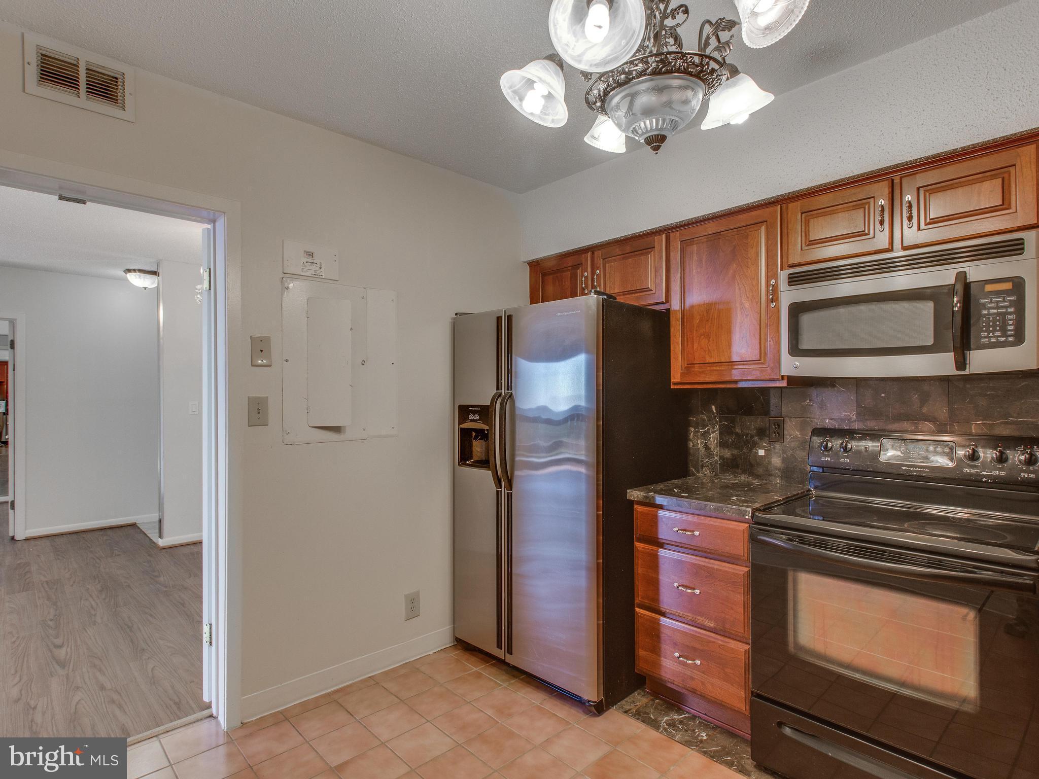 SKYLINE SQUARE CONDO - Residential Lease