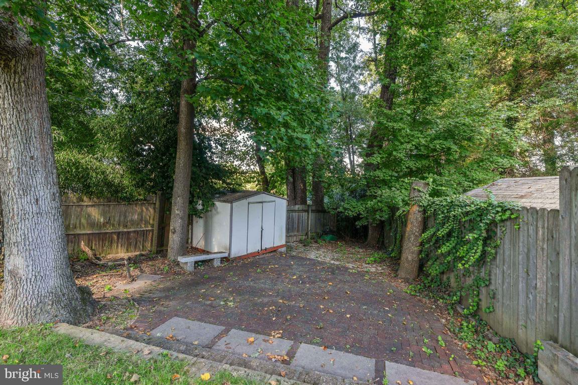 CONNECTICUT GARDENS - Residential