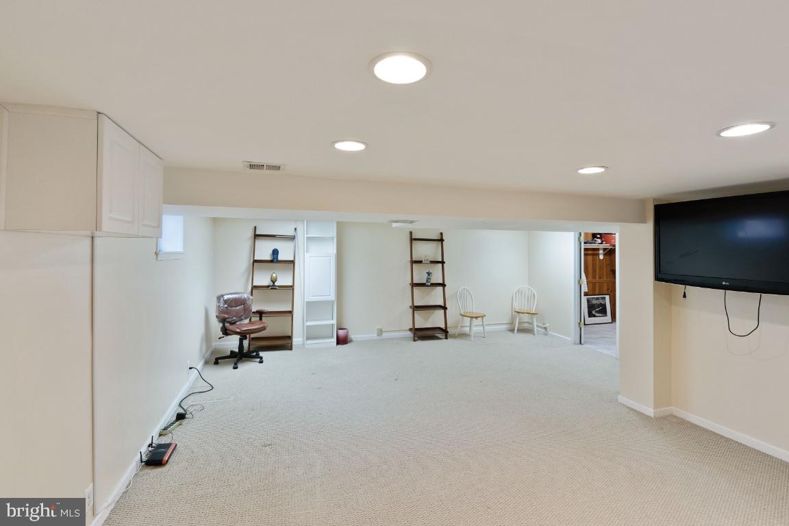 CONNECTICUT GARDENS - Residential