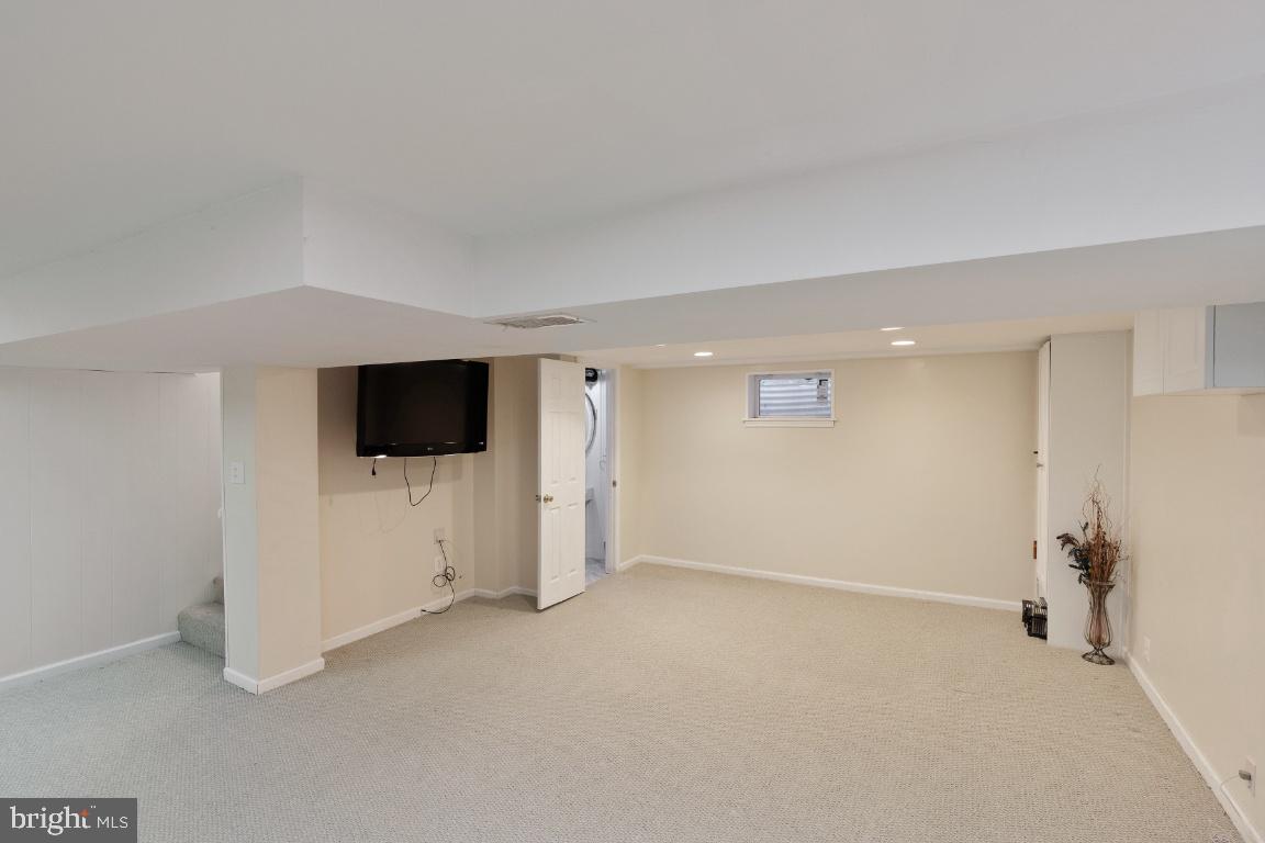 CONNECTICUT GARDENS - Residential