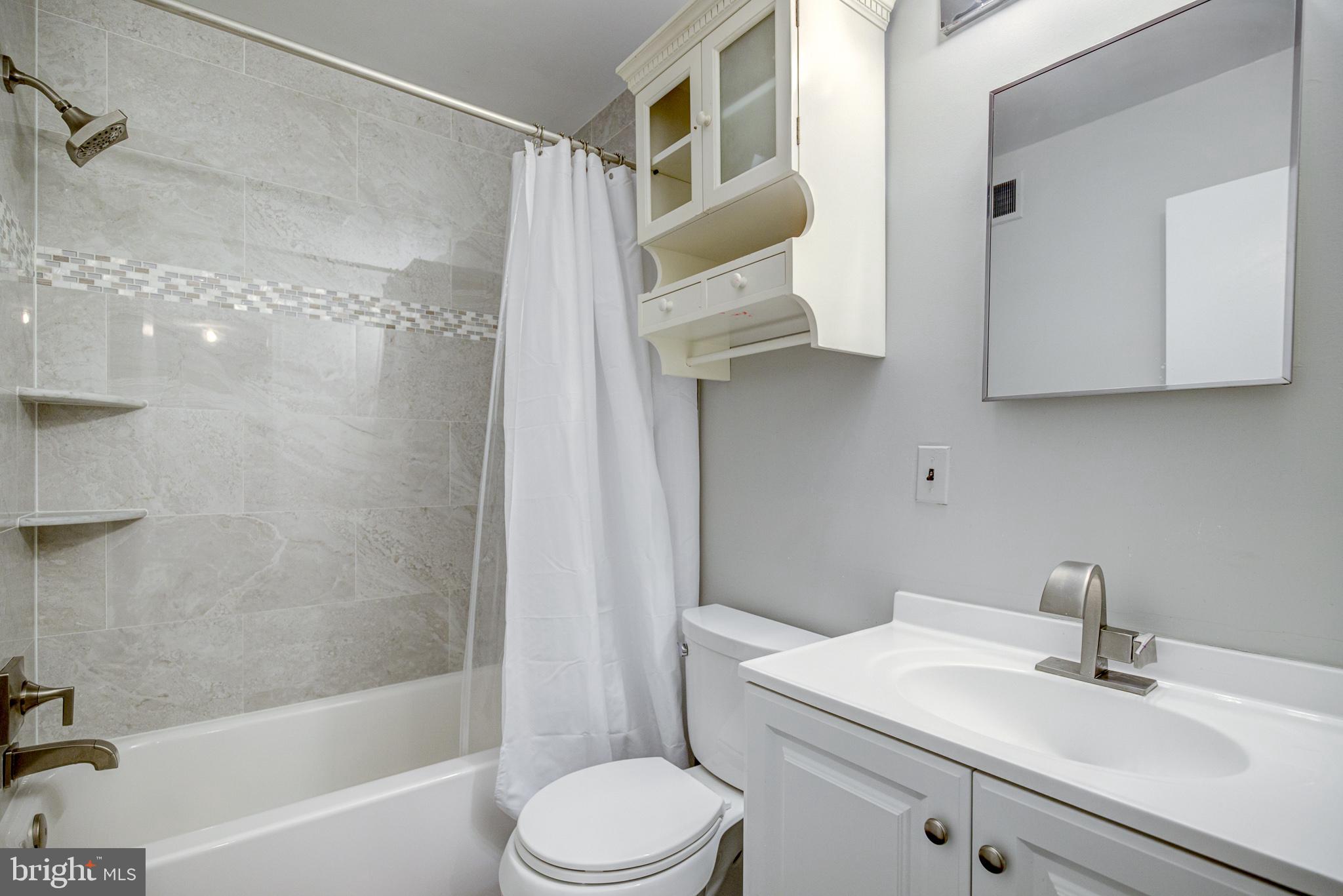 FALLS PLACE TOWNHOUSES - Residential