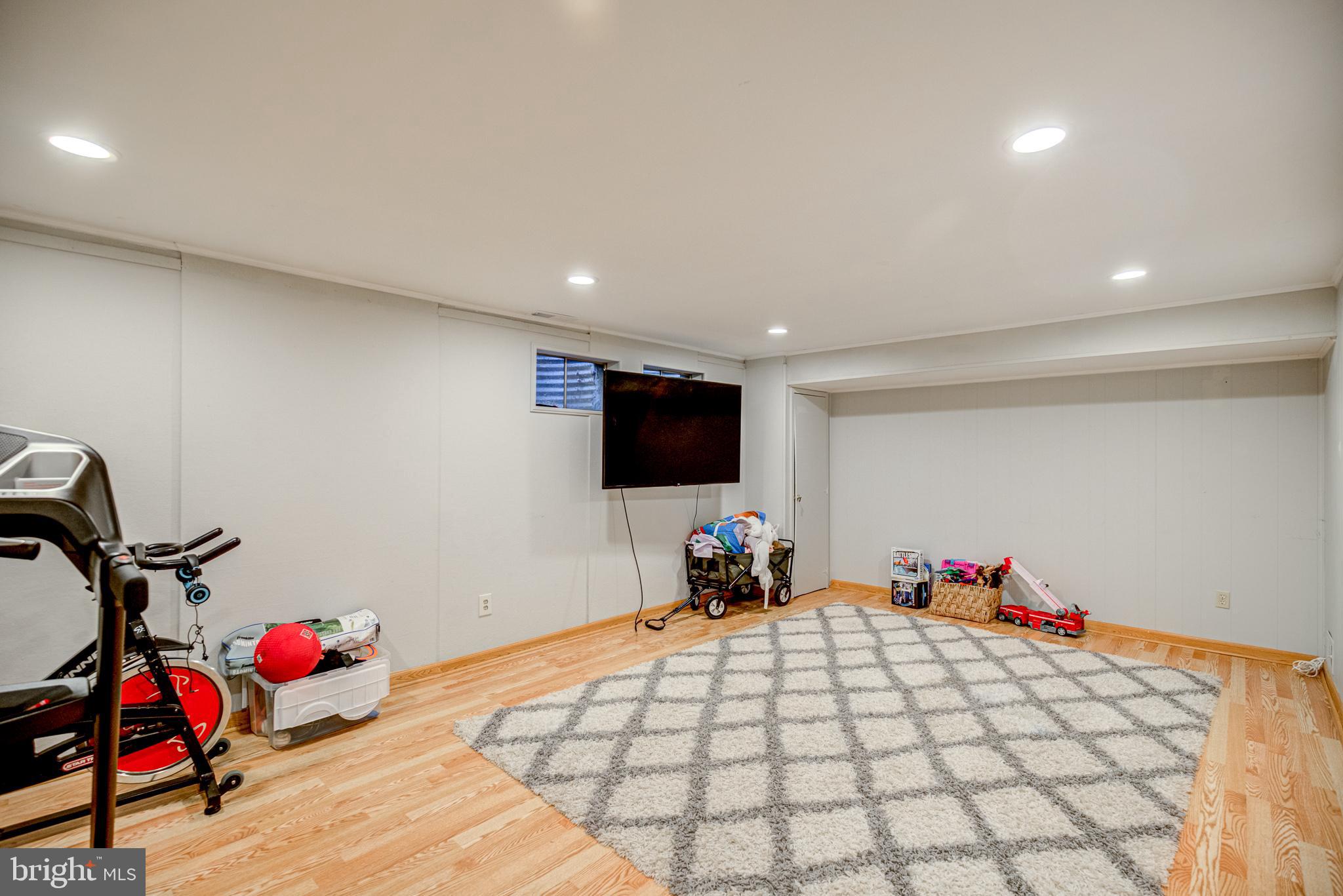 FALLS PLACE TOWNHOUSES - Residential