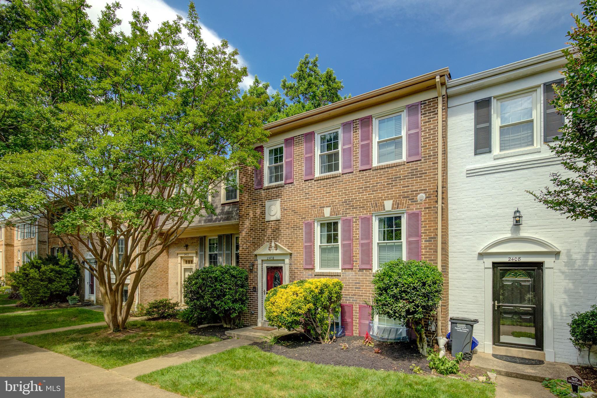 FALLS PLACE TOWNHOUSES - Residential