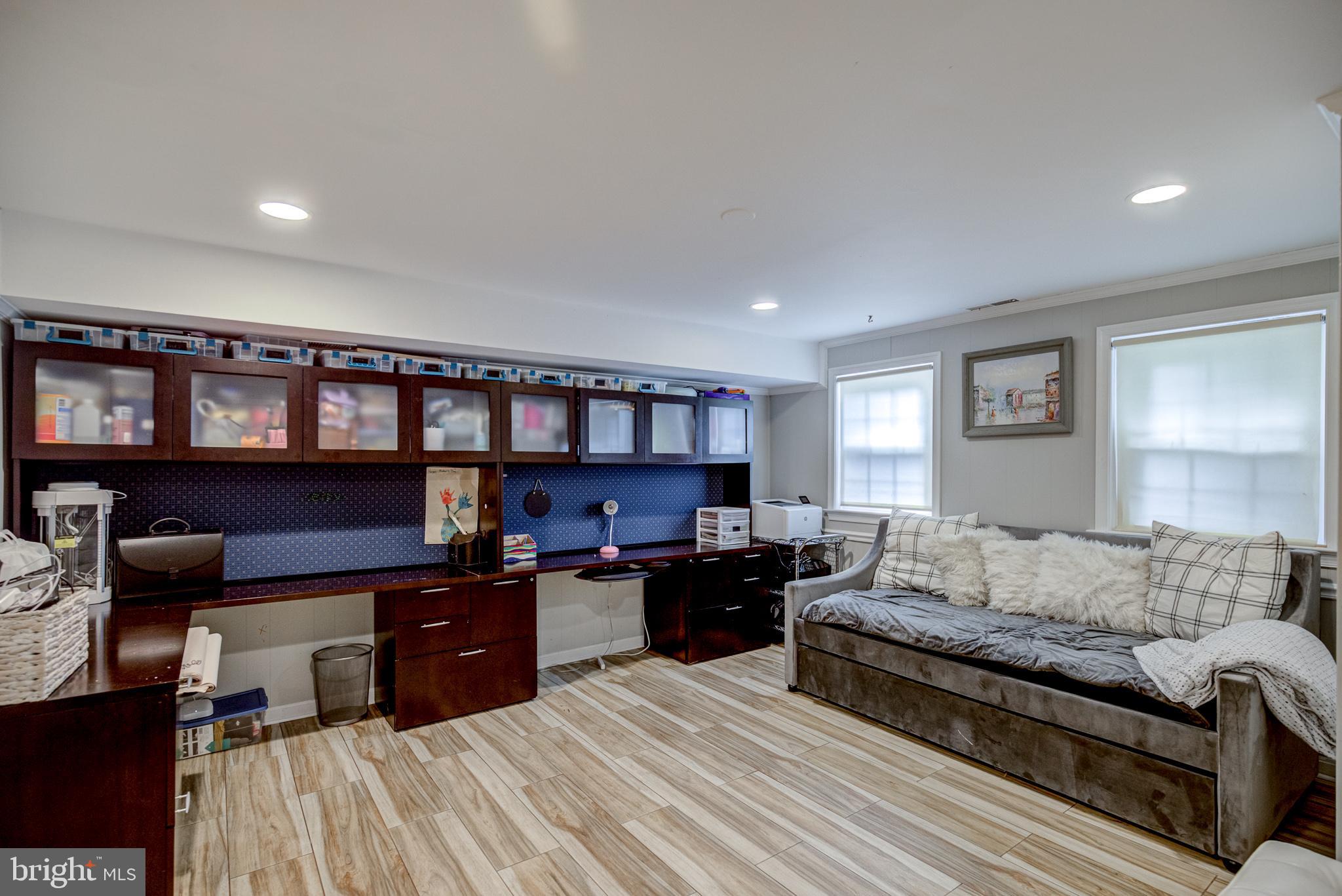 FALLS PLACE TOWNHOUSES - Residential