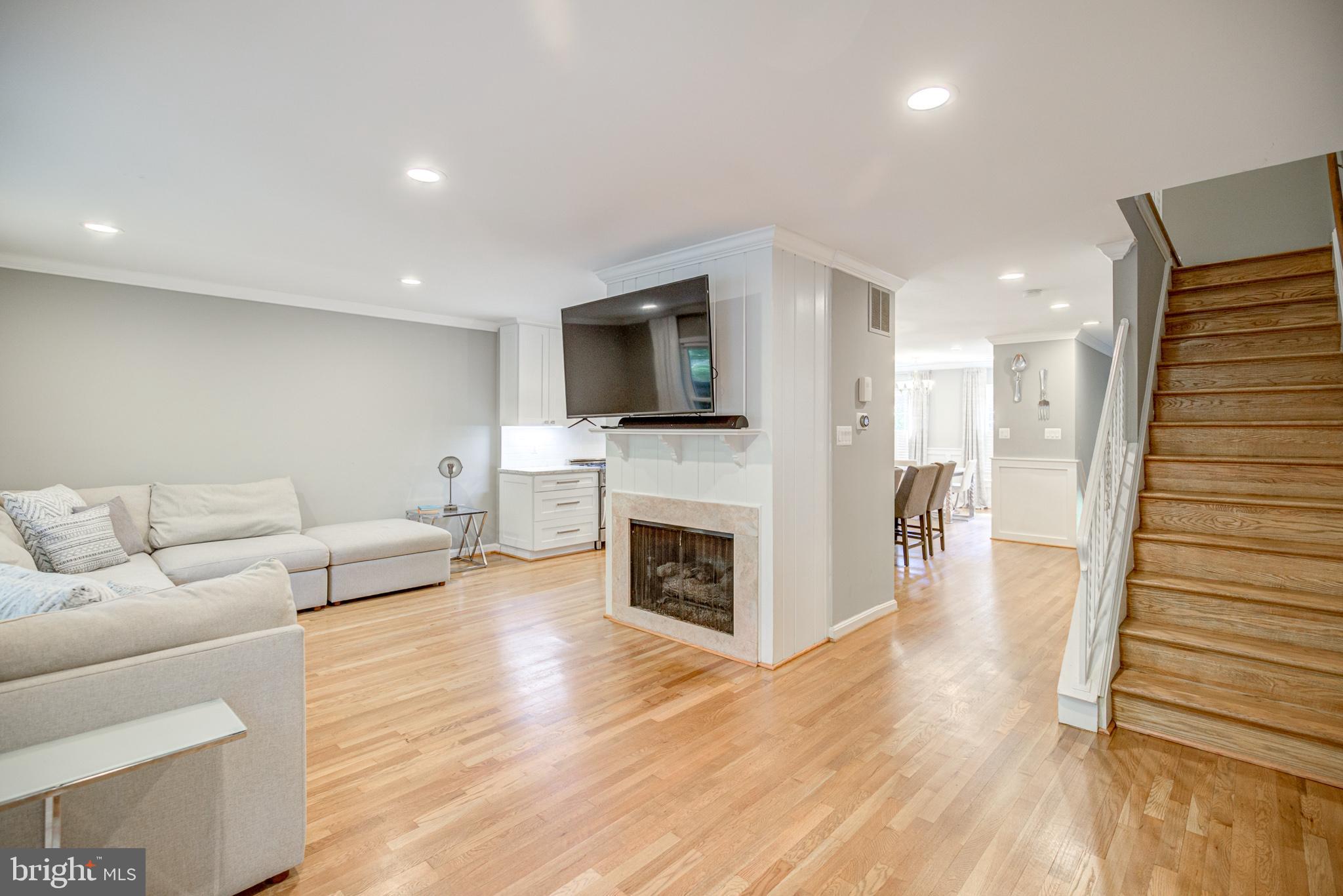 FALLS PLACE TOWNHOUSES - Residential