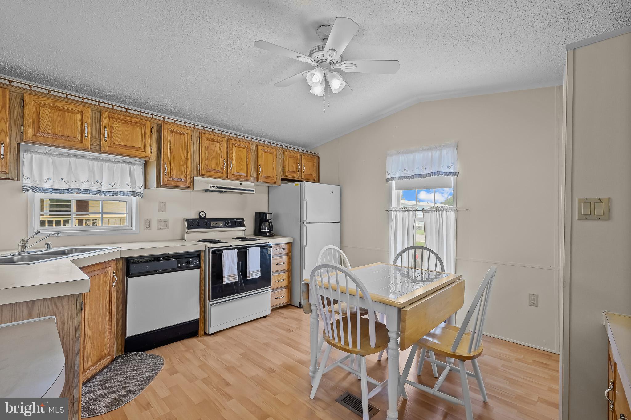 MURRAY MANOR - Residential