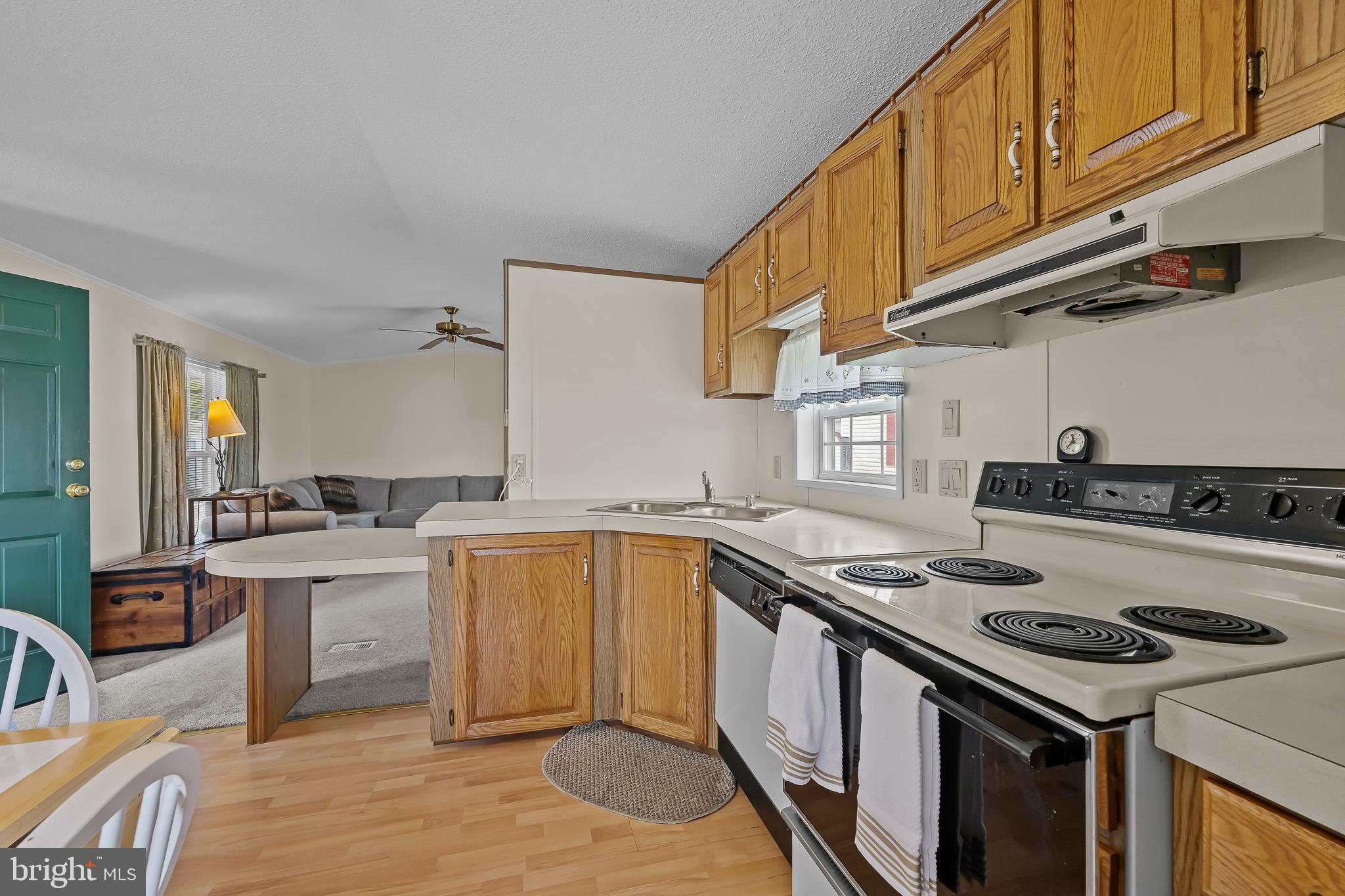 MURRAY MANOR - Residential