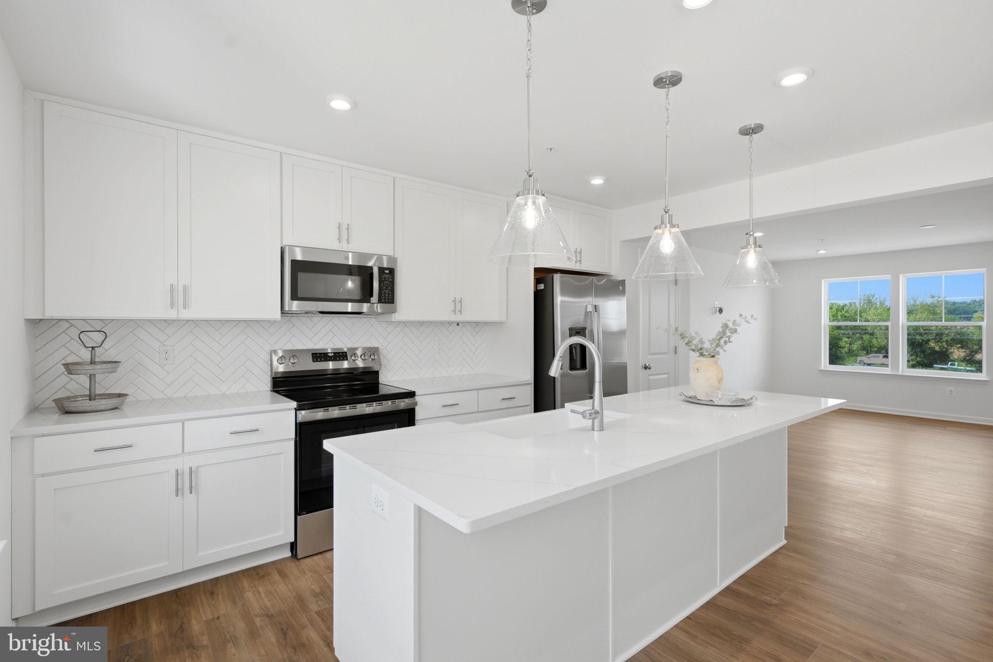 10 MAGNOLIA COURT