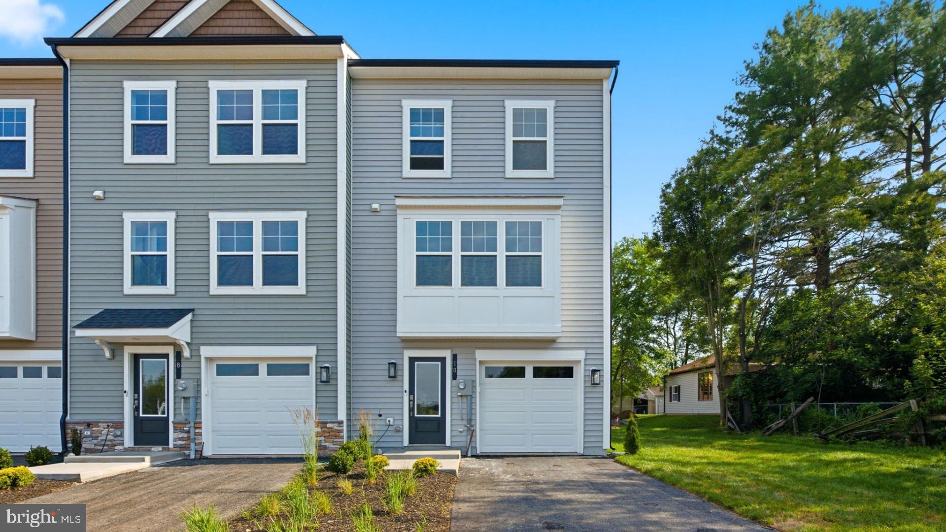 10 MAGNOLIA COURT